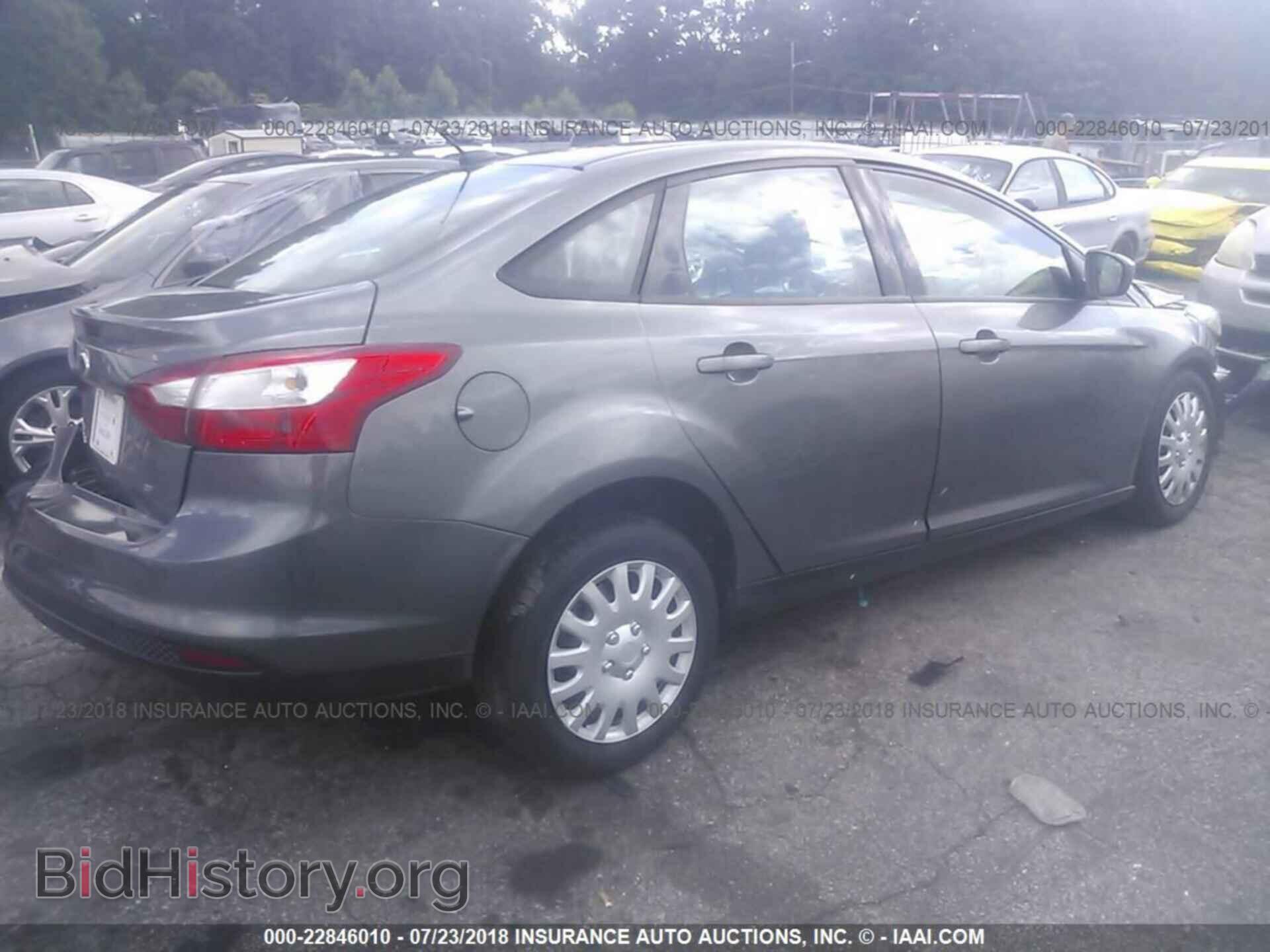 2012 Ford Focus - VIN: 1FAHP3F2XCL334330 - Photo 4