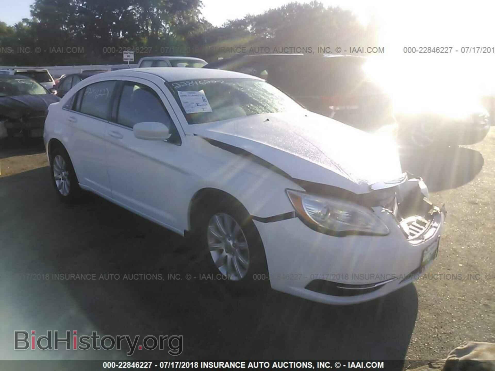Photo 1C3BC1FB4BN549645 - Chrysler 200 2011