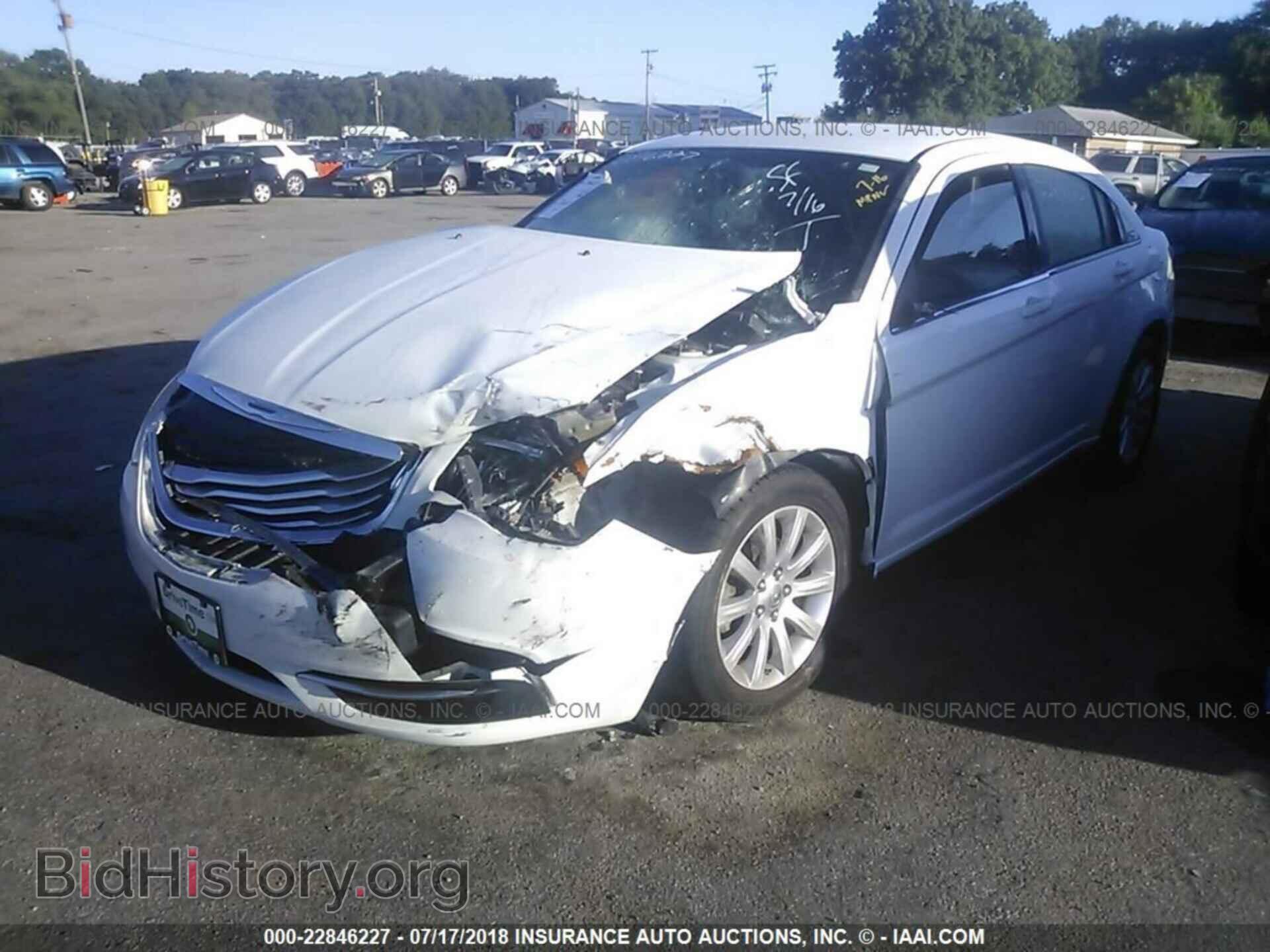 2011 Chrysler 200 - VIN: 1C3BC1FB4BN549645 - Photo 2