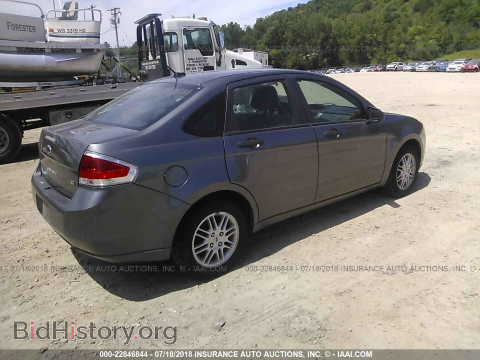 2011 Ford Focus - VIN: 1FAHP3FN2BW200841 - Фото 4