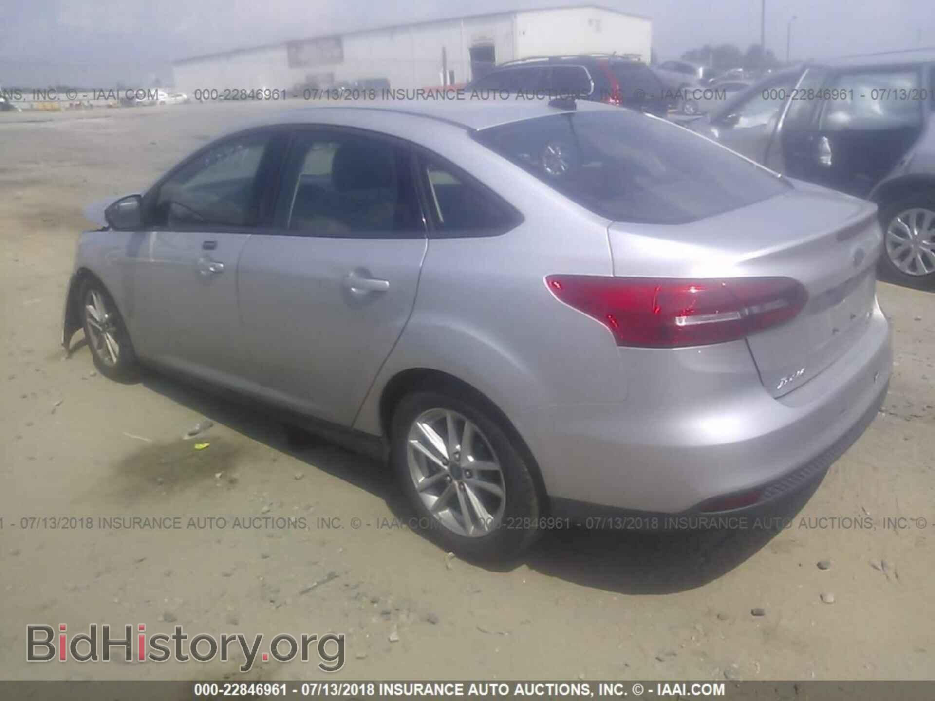 2015 Ford Focus - VIN: 1FADP3F21FL375772 - Photo 3