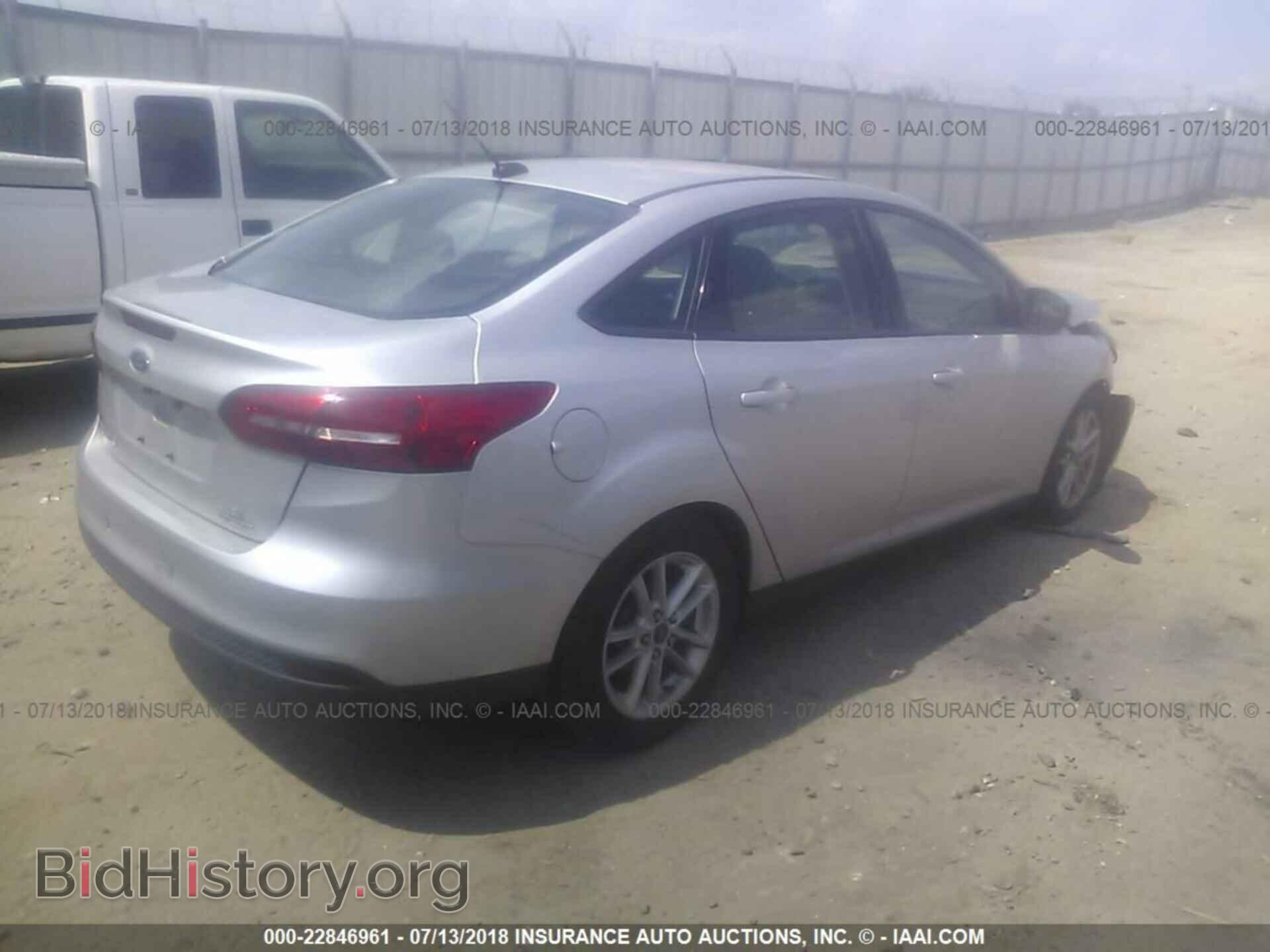 2015 Ford Focus - VIN: 1FADP3F21FL375772 - Photo 4