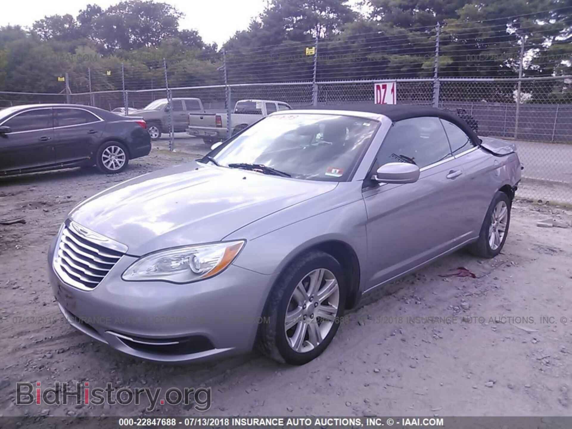 2013 Chrysler 200 - VIN: 1C3BCBEB7DN578681 - Фото 2