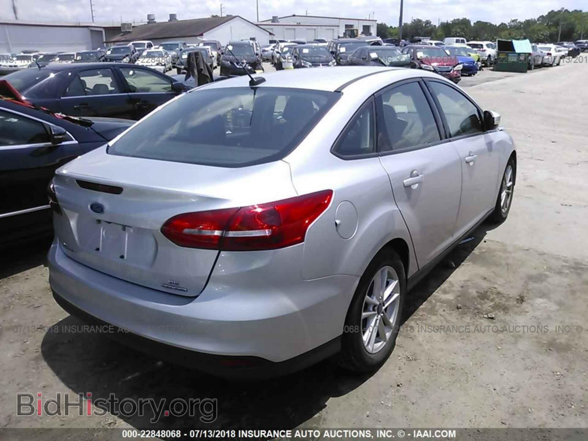 2015 Ford Focus - VIN: 1FADP3F25FL335162 - Photo 4