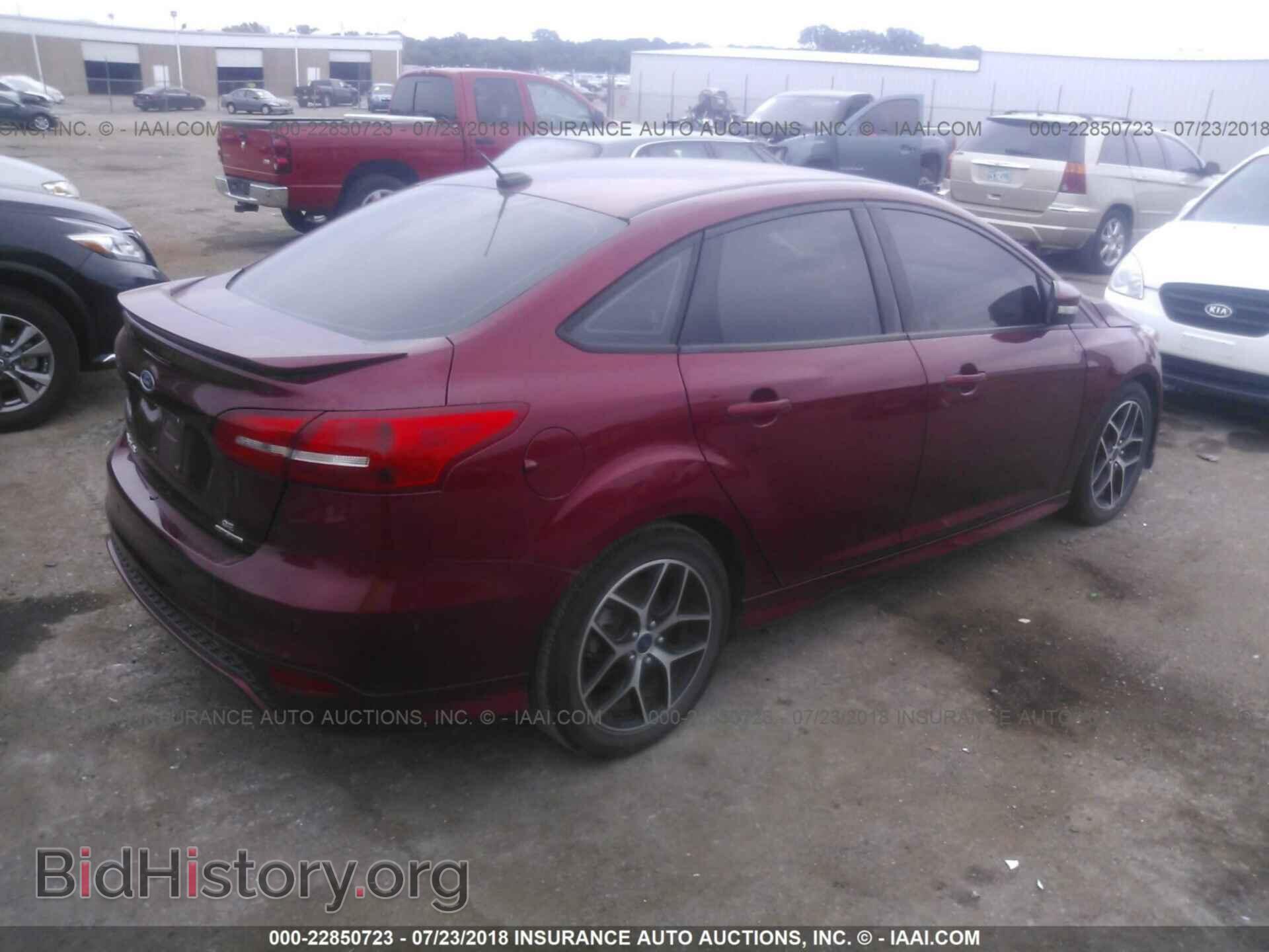 2015 Ford Focus - VIN: 1FADP3F2XFL368478 - Photo 4