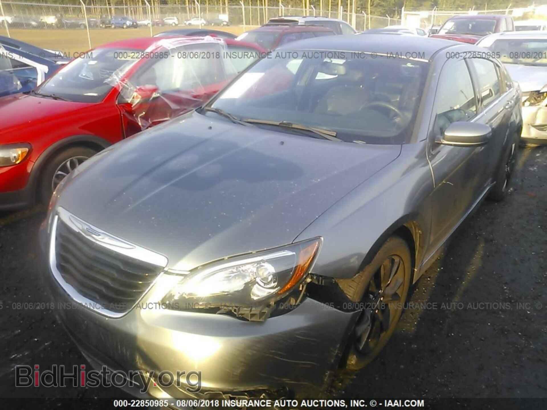 2013 Chrysler 200 - VIN: 1C3CCBCG8DN719664 - Фото 2