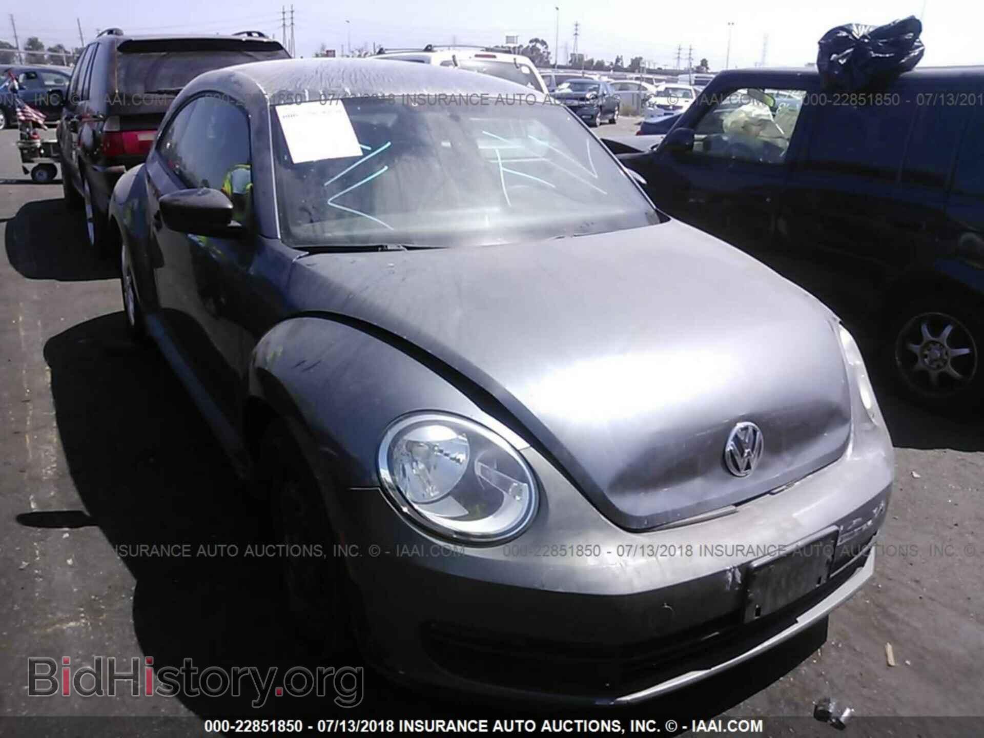 Фотография 3VWFP7AT0CM637797 - Volkswagen Beetle 2012
