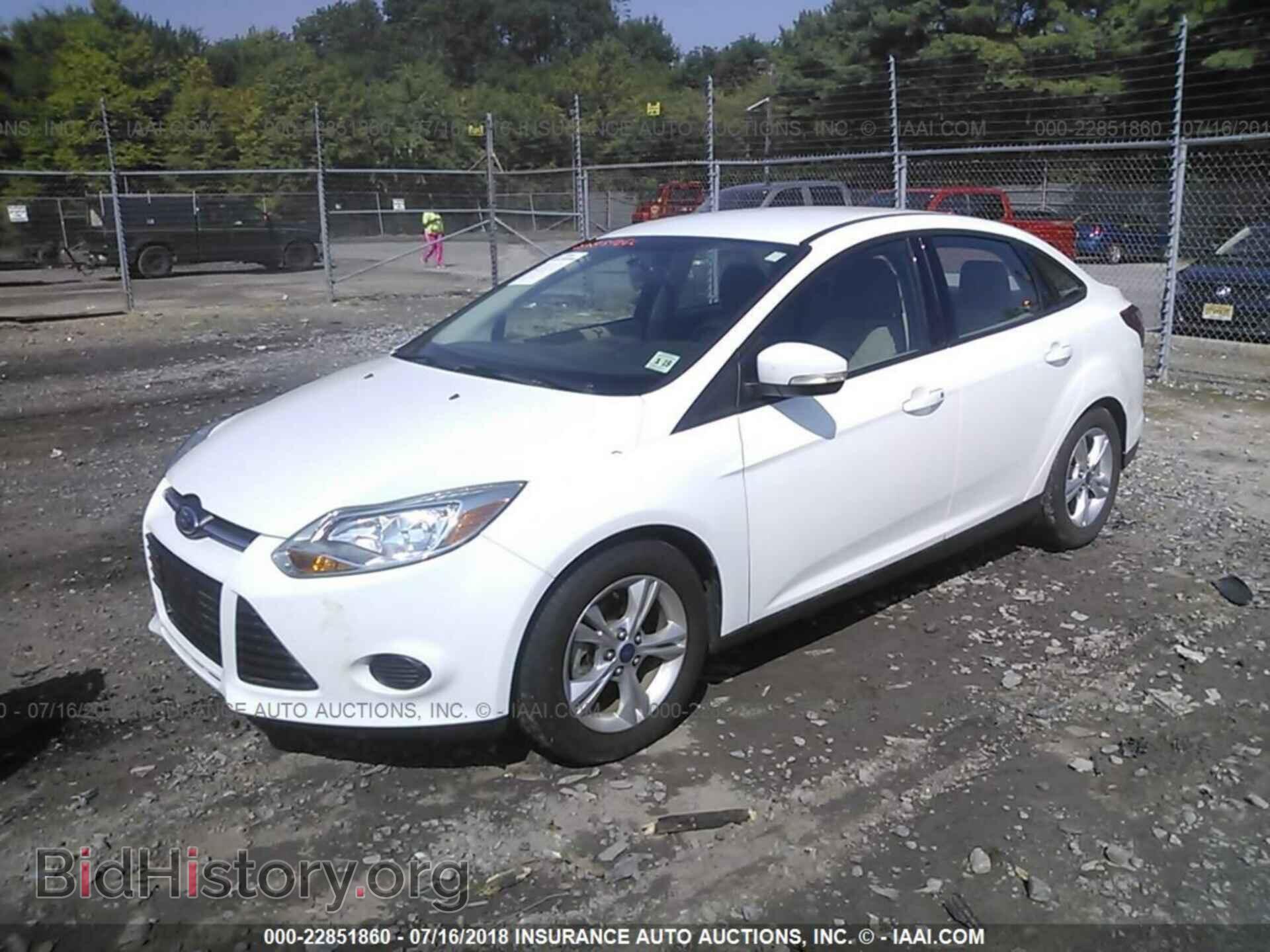 2014 Ford Focus - VIN: 1FADP3F22EL165020 - Фото 2