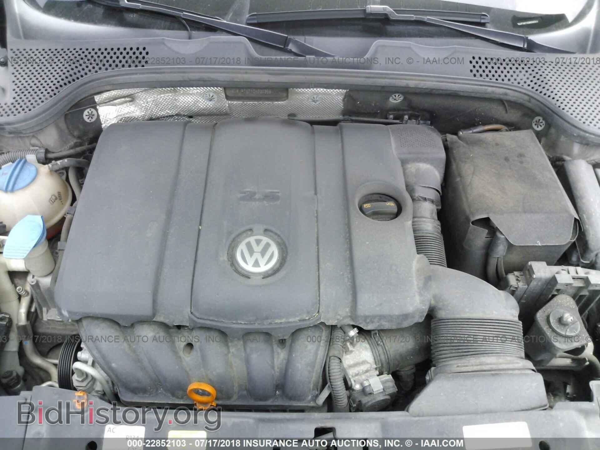 2012 Volkswagen Beetle - VIN: 3VWJP7AT1CM636359 - Фото 10