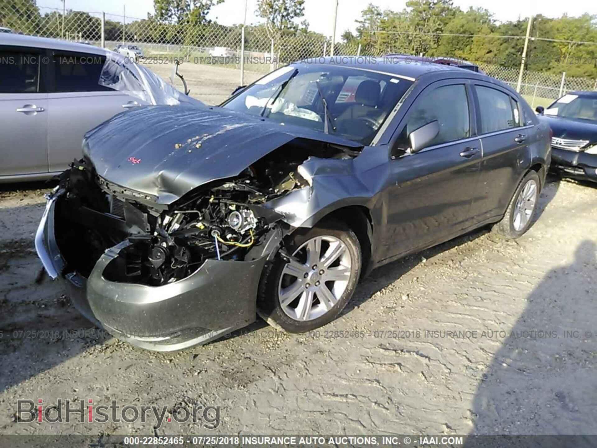 2011 Chrysler 200 - VIN: 1C3BC1FB9BN615090 - Фото 2