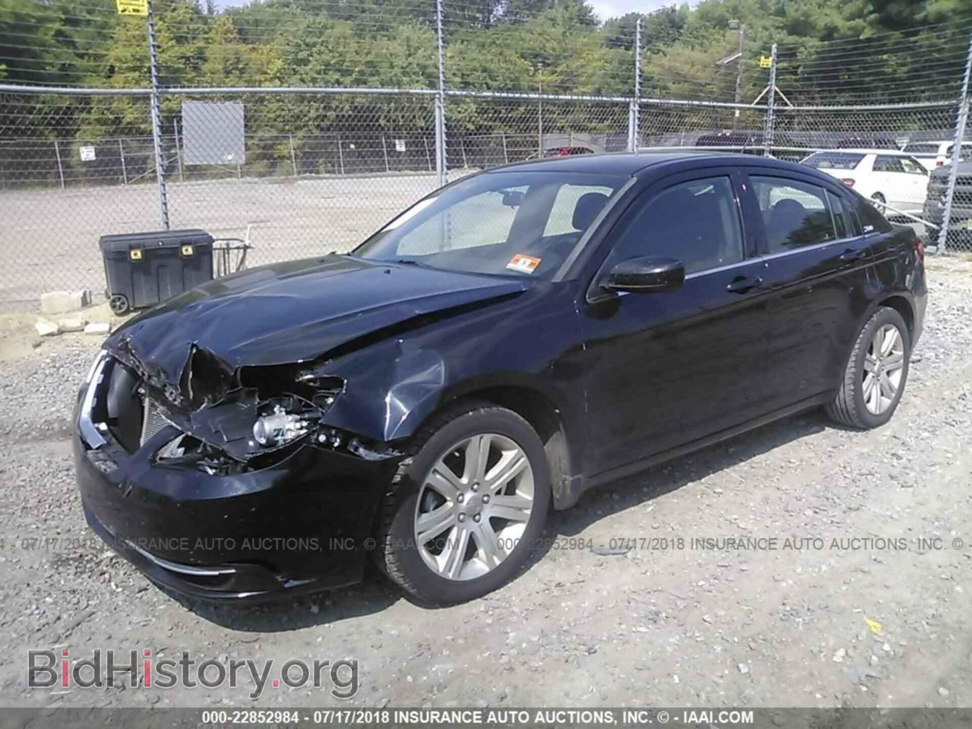 2013 Chrysler 200 - VIN: 1C3CCBAB9DN698105 - Photo 2
