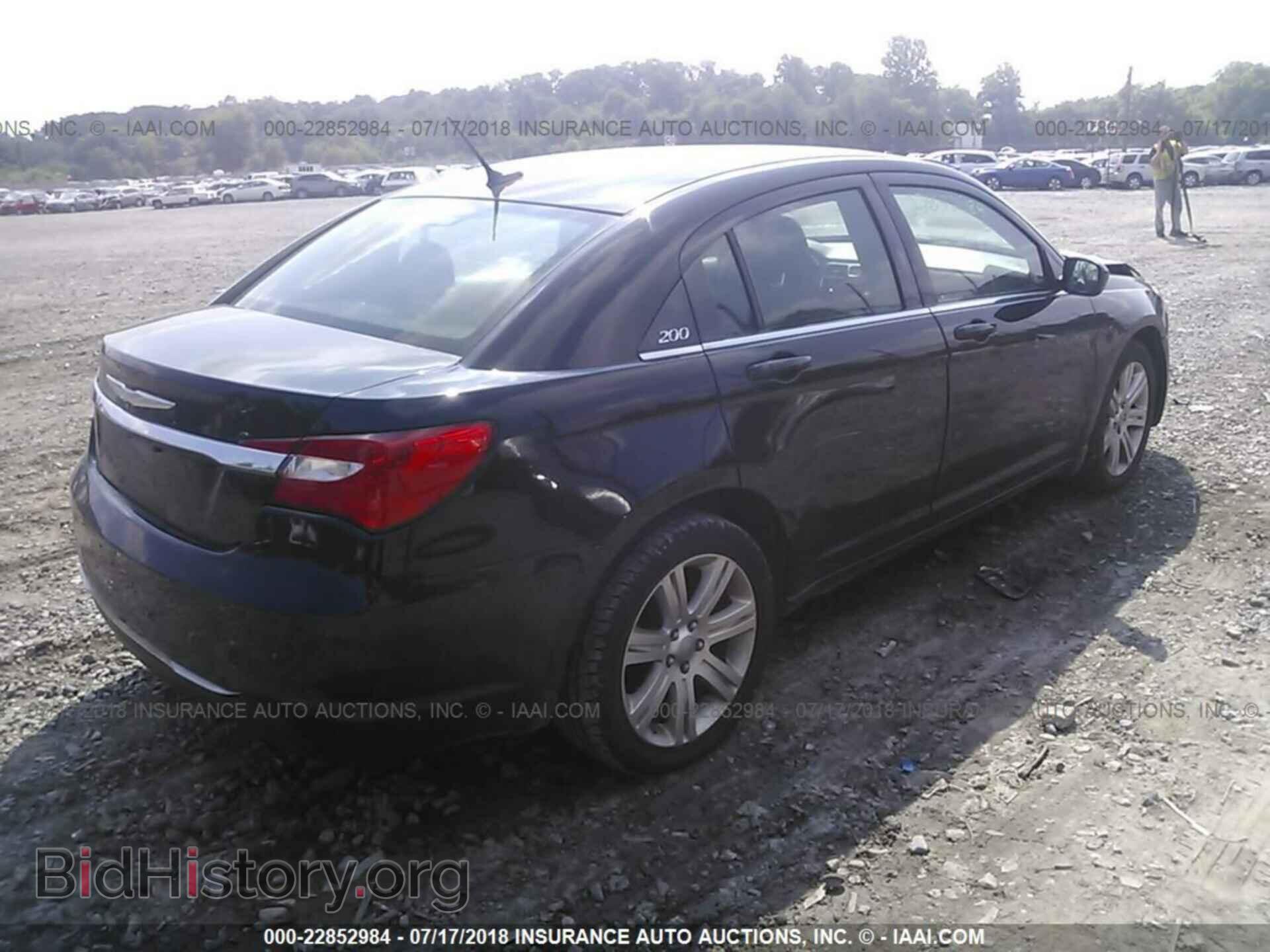 2013 Chrysler 200 - VIN: 1C3CCBAB9DN698105 - Photo 4