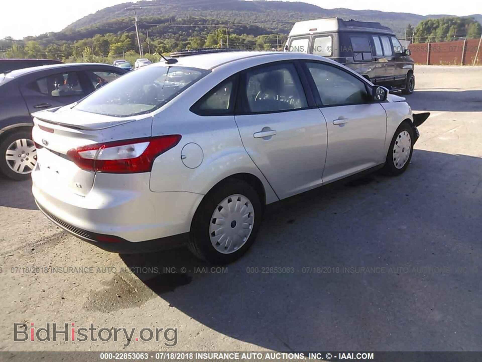 2012 Ford Focus - VIN: 1FAHP3F28CL310138 - Photo 4