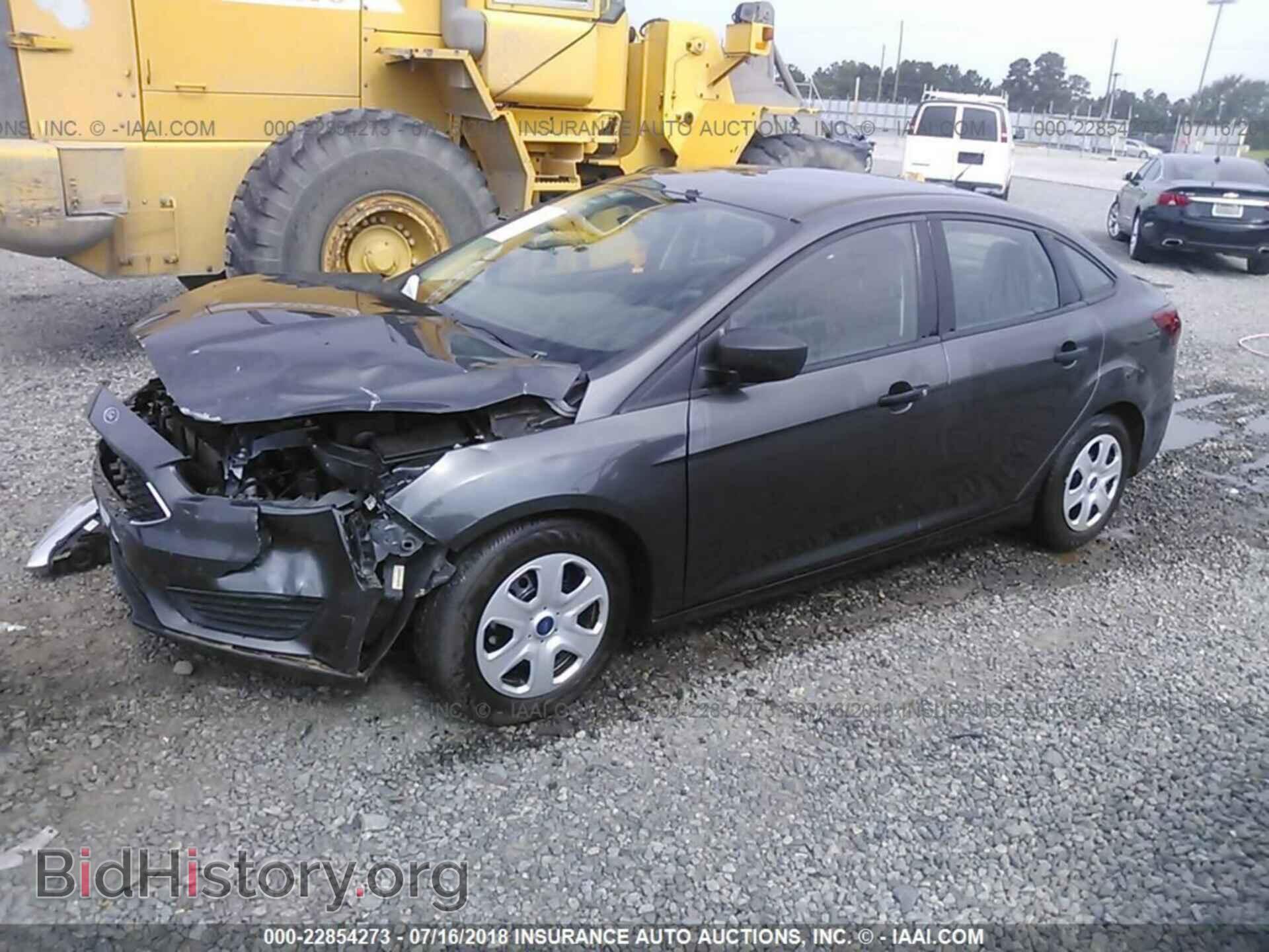 2017 Ford Focus - VIN: 1FADP3E28HL251549 - Photo 2