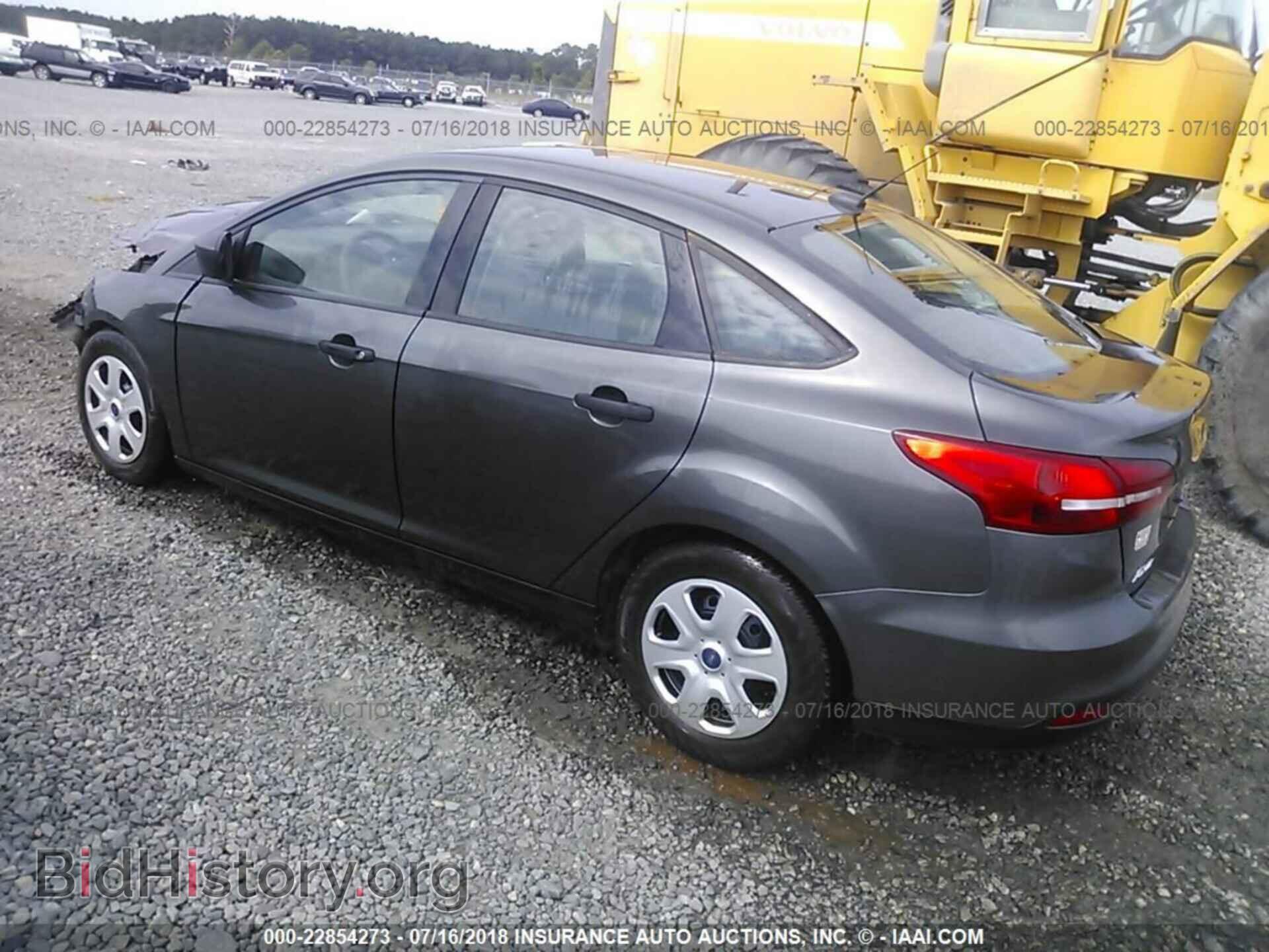 2017 Ford Focus - VIN: 1FADP3E28HL251549 - Photo 3