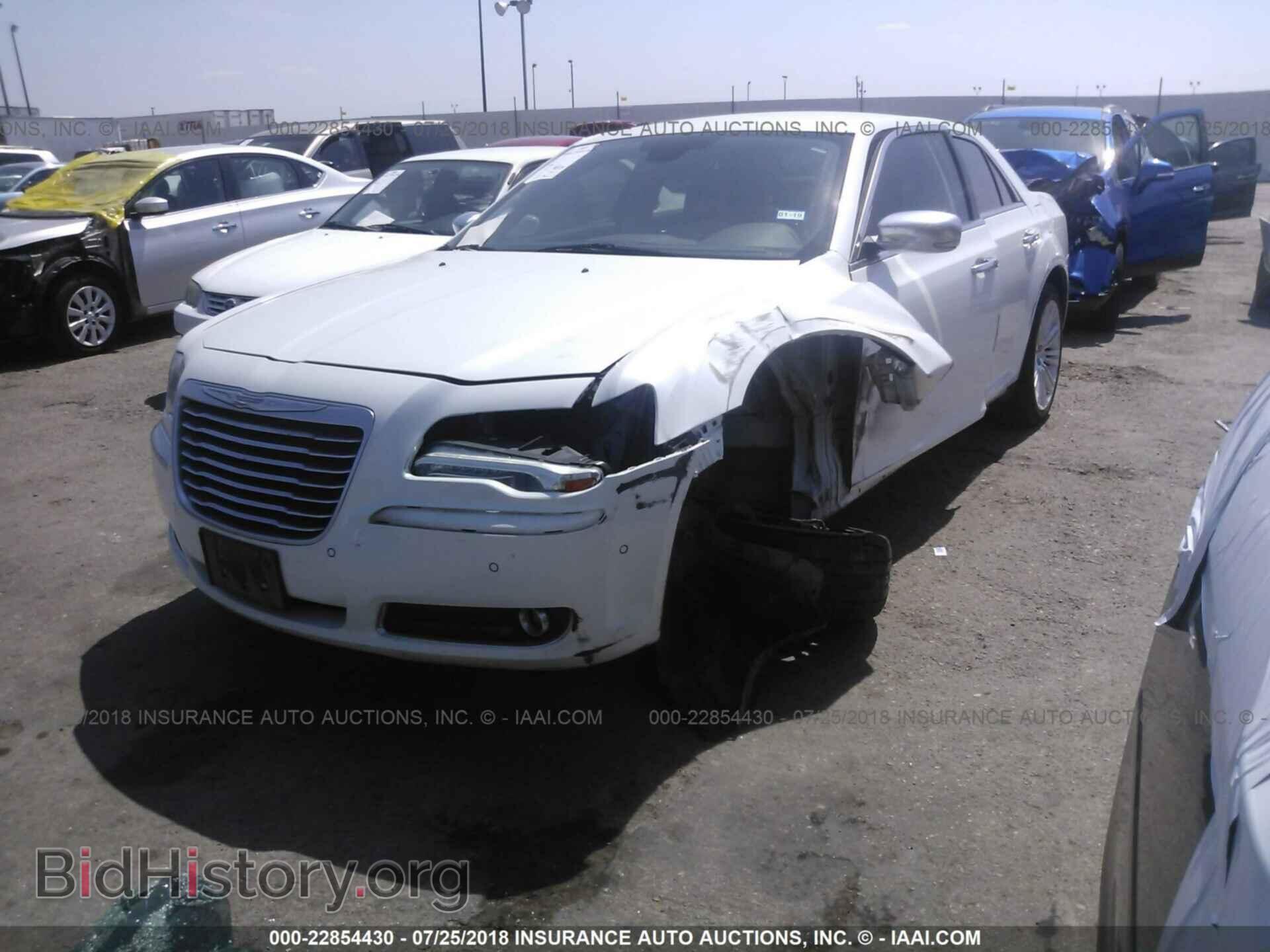 2012 Chrysler 300c - VIN: 2C3CCAPT3CH238147 - Фото 2