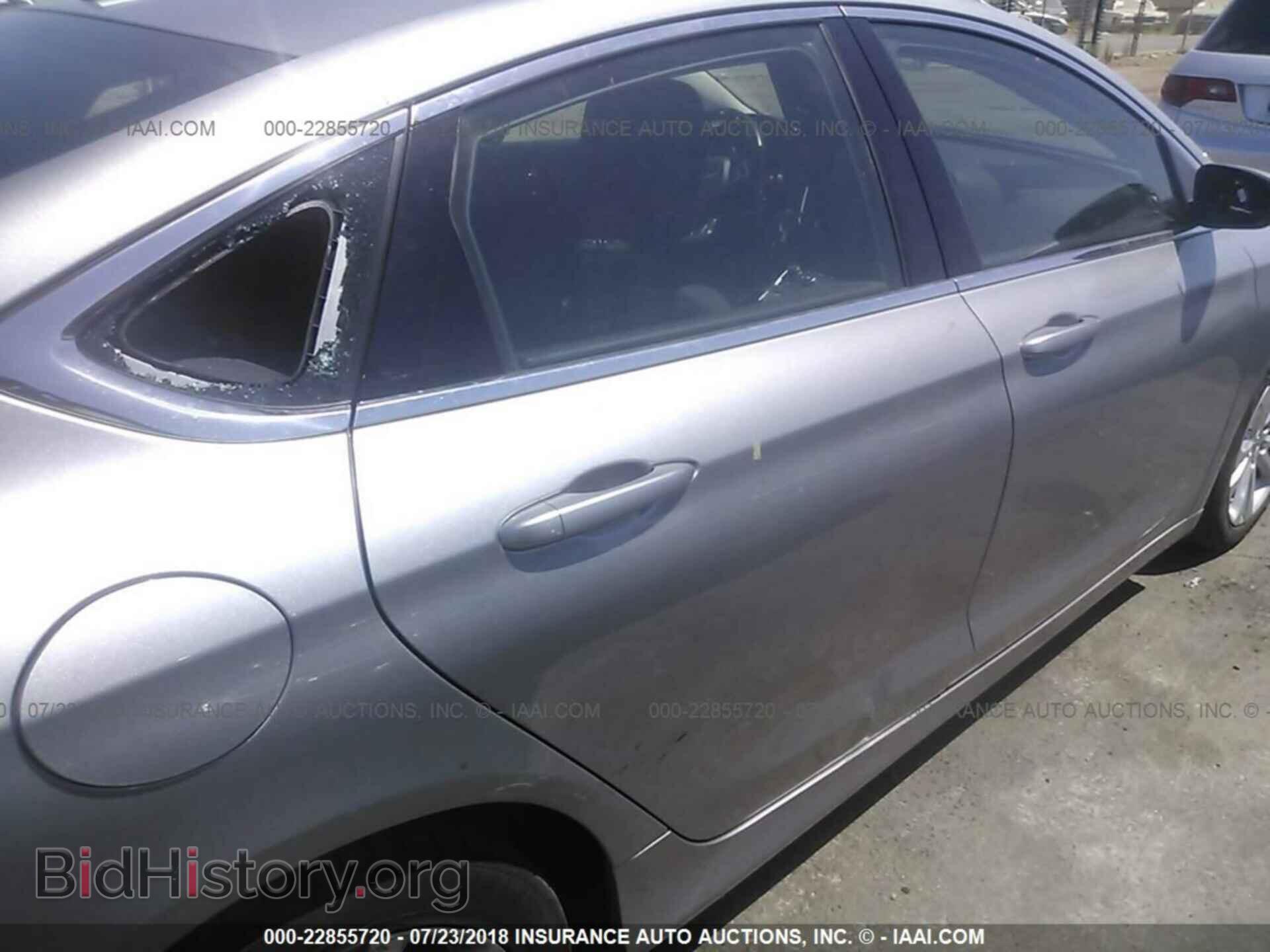 2015 Chrysler 200 - VIN: 1C3CCCAB6FN650621 - Photo 6