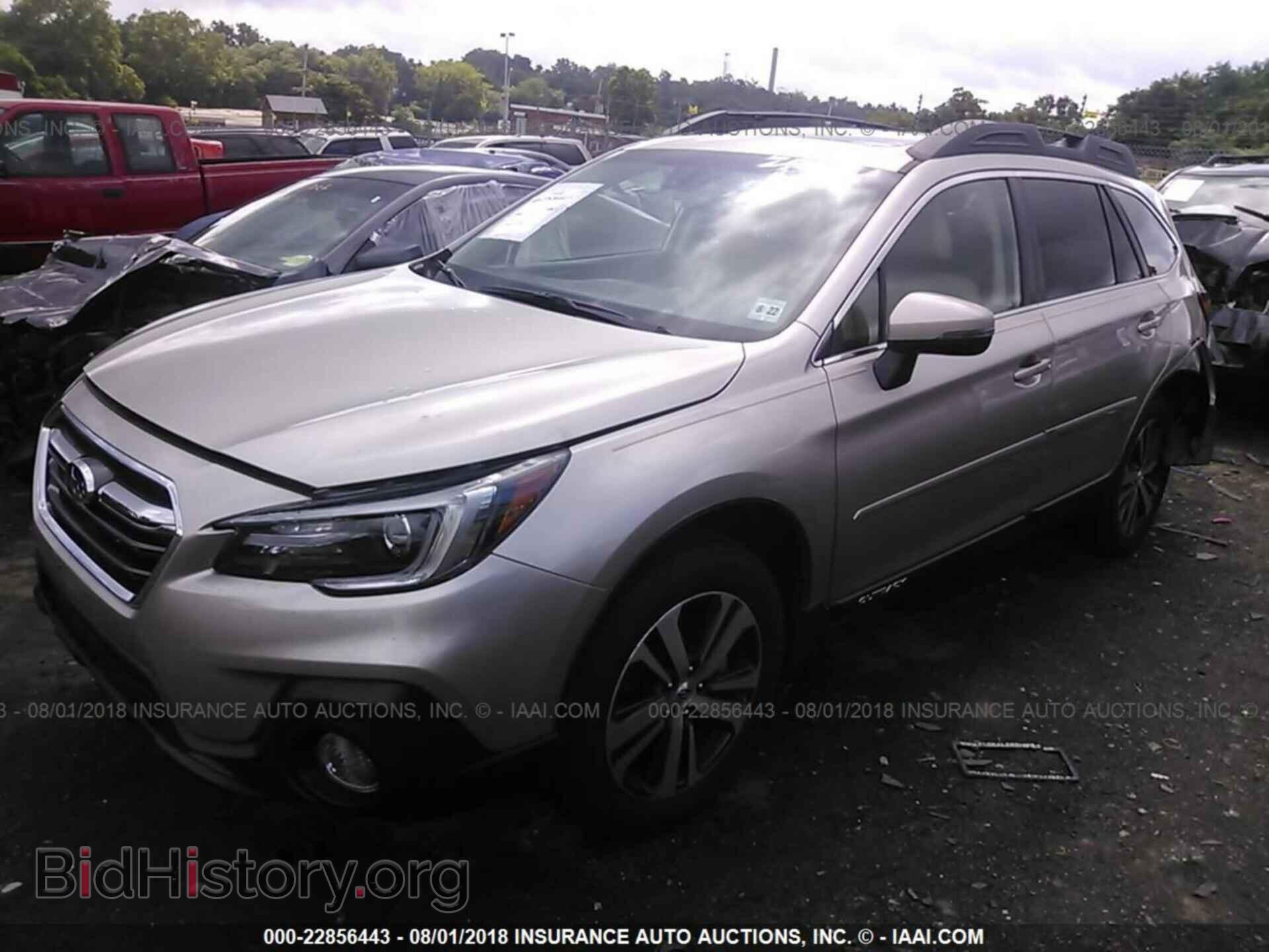 2018 Subaru Outback - VIN: 4S4BSENC3J3207724 - Фото 2