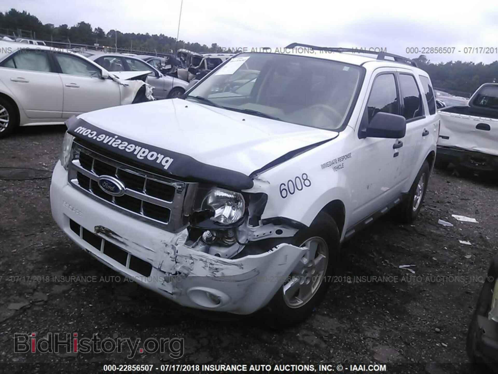 2011 Ford Escape - VIN: 1FMCU0D76BKB86008 - Photo 2