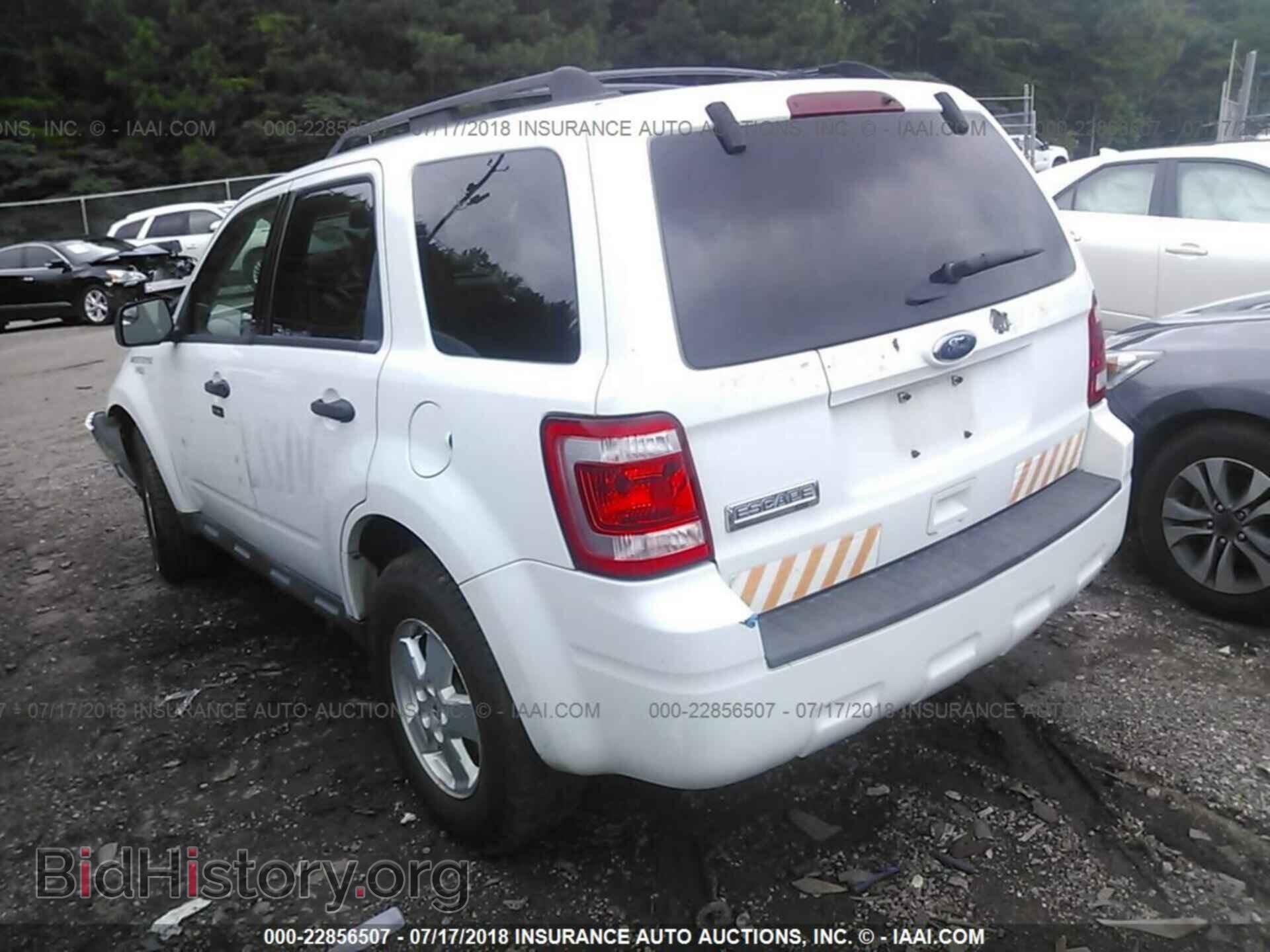 2011 Ford Escape - VIN: 1FMCU0D76BKB86008 - Photo 3