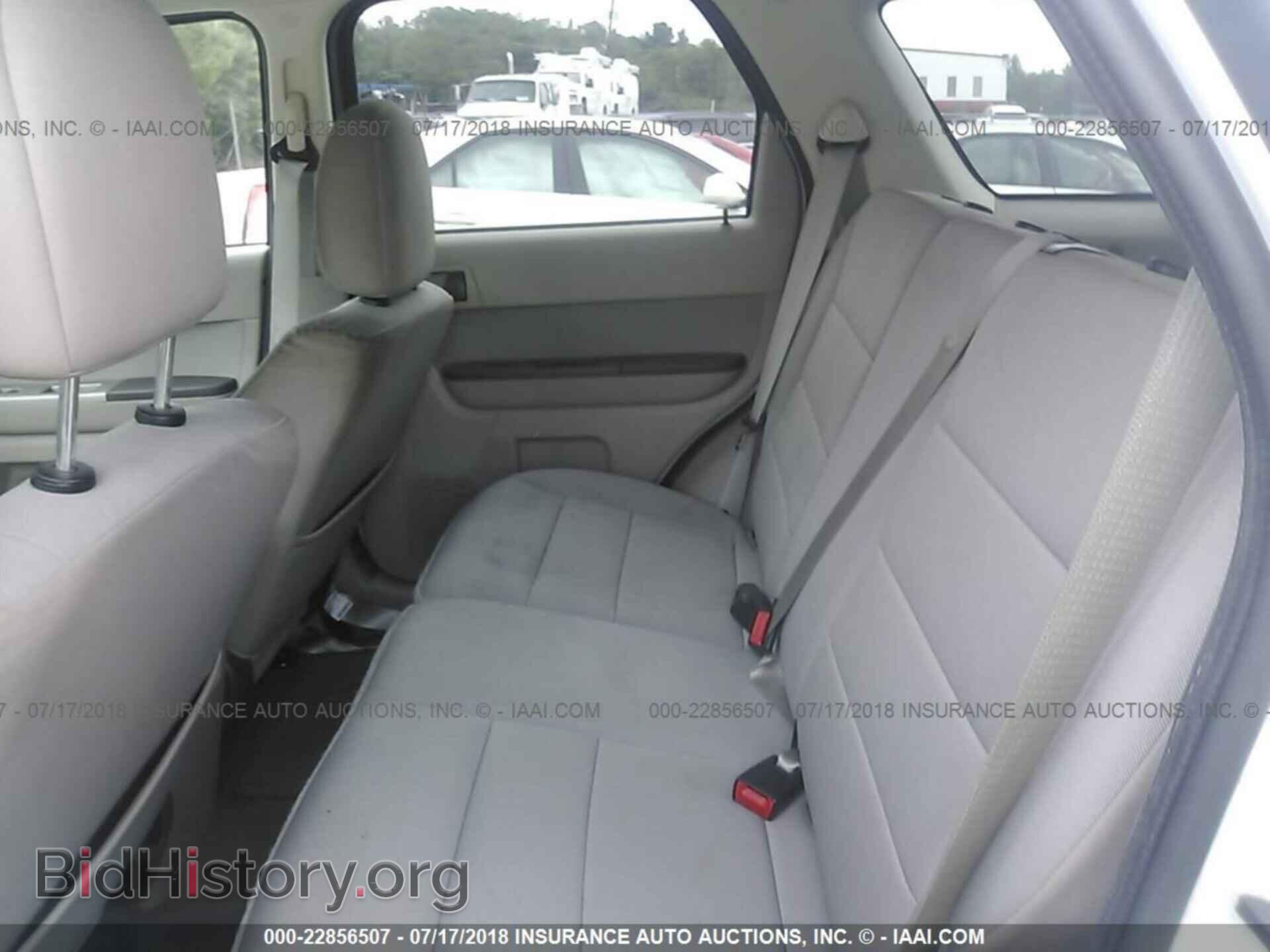 2011 Ford Escape - VIN: 1FMCU0D76BKB86008 - Photo 8