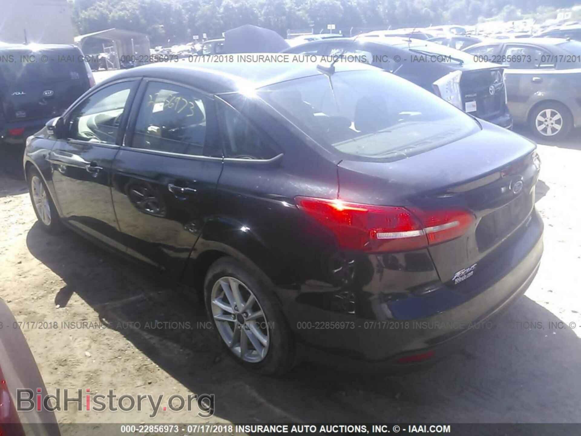 2016 Ford Focus - VIN: 1FADP3F23GL277733 - Photo 3