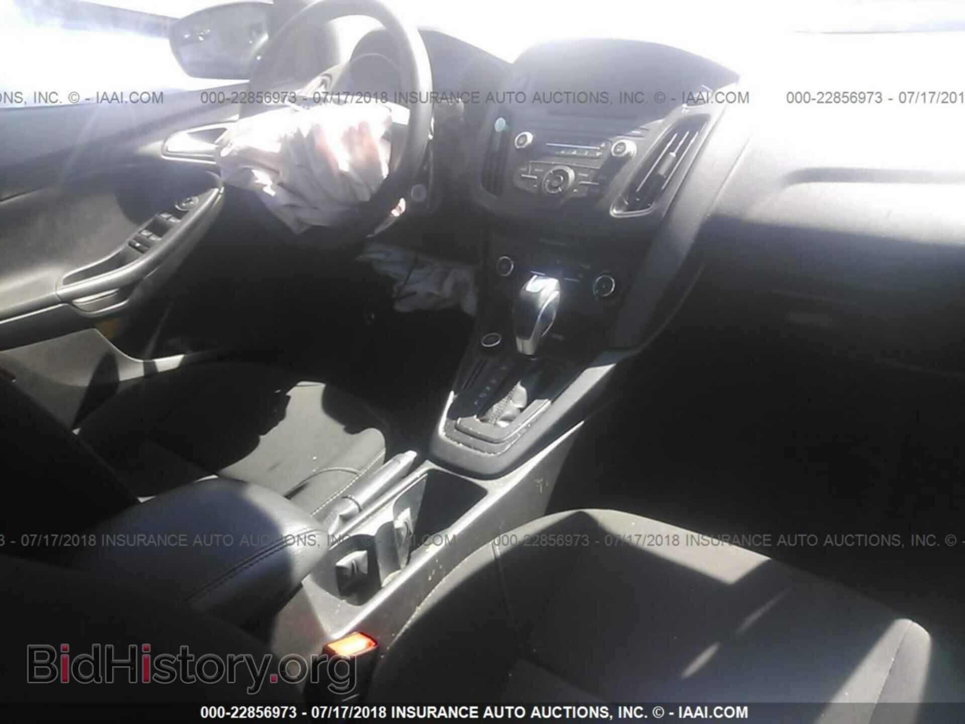 2016 Ford Focus - VIN: 1FADP3F23GL277733 - Photo 5