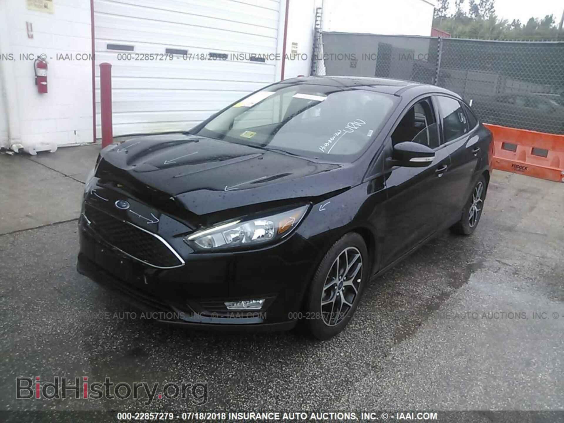 2017 Ford Focus - VIN: 1FADP3H23HL272143 - Photo 2