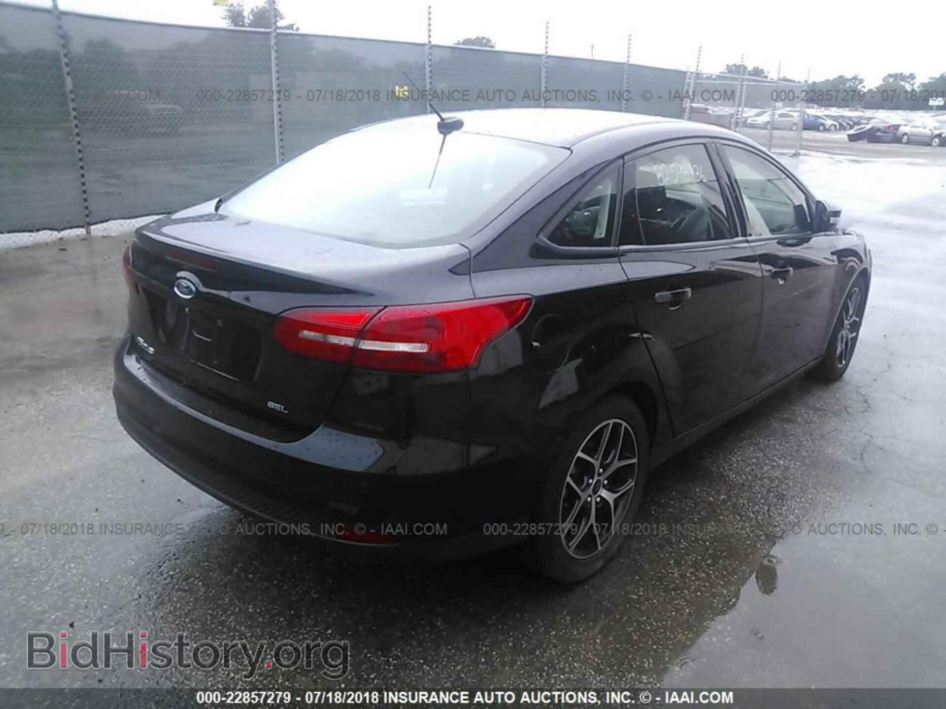 2017 Ford Focus - VIN: 1FADP3H23HL272143 - Photo 4
