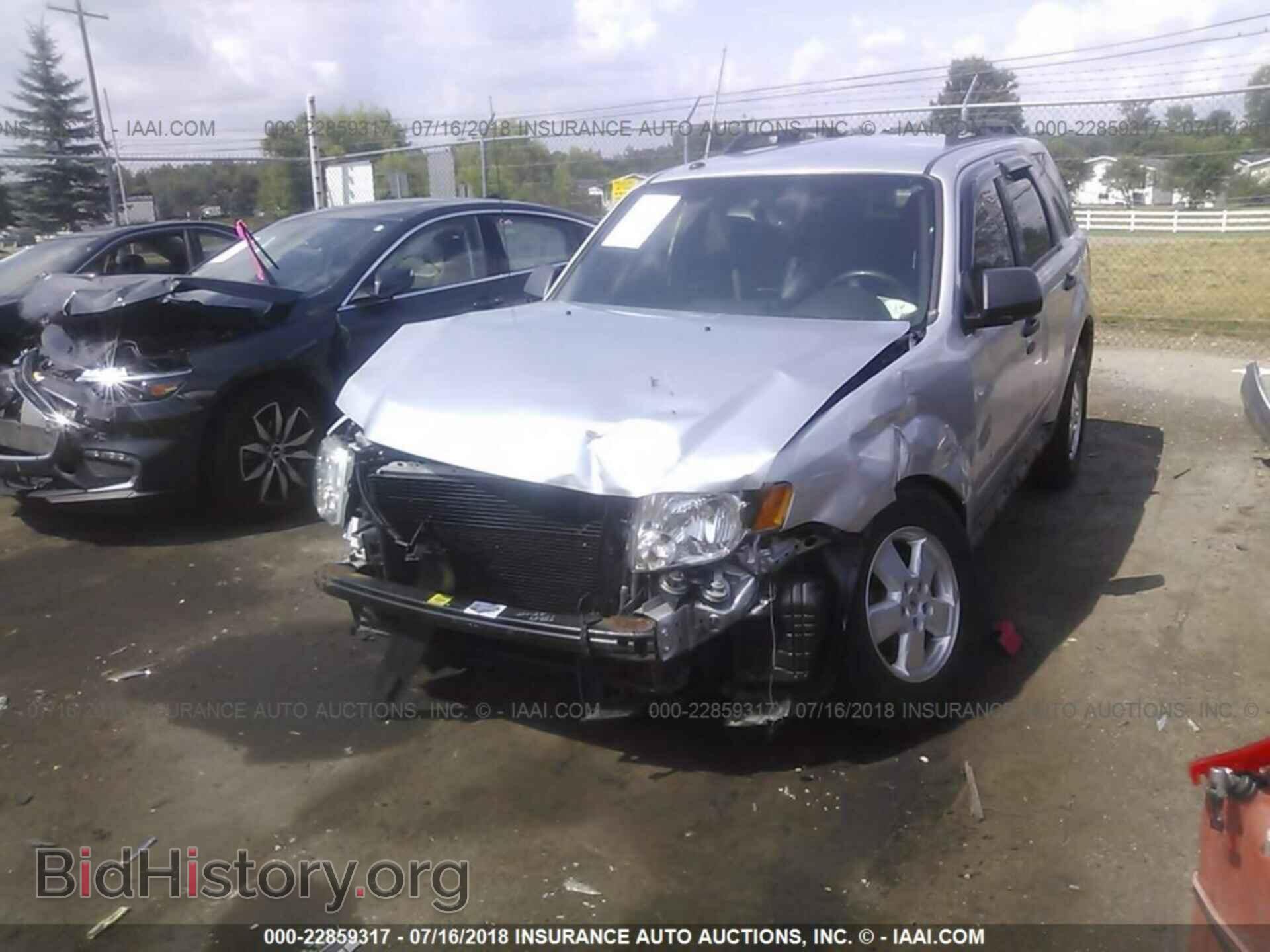 2011 Ford Escape - VIN: 1FMCU0D77BKC29271 - Фото 2