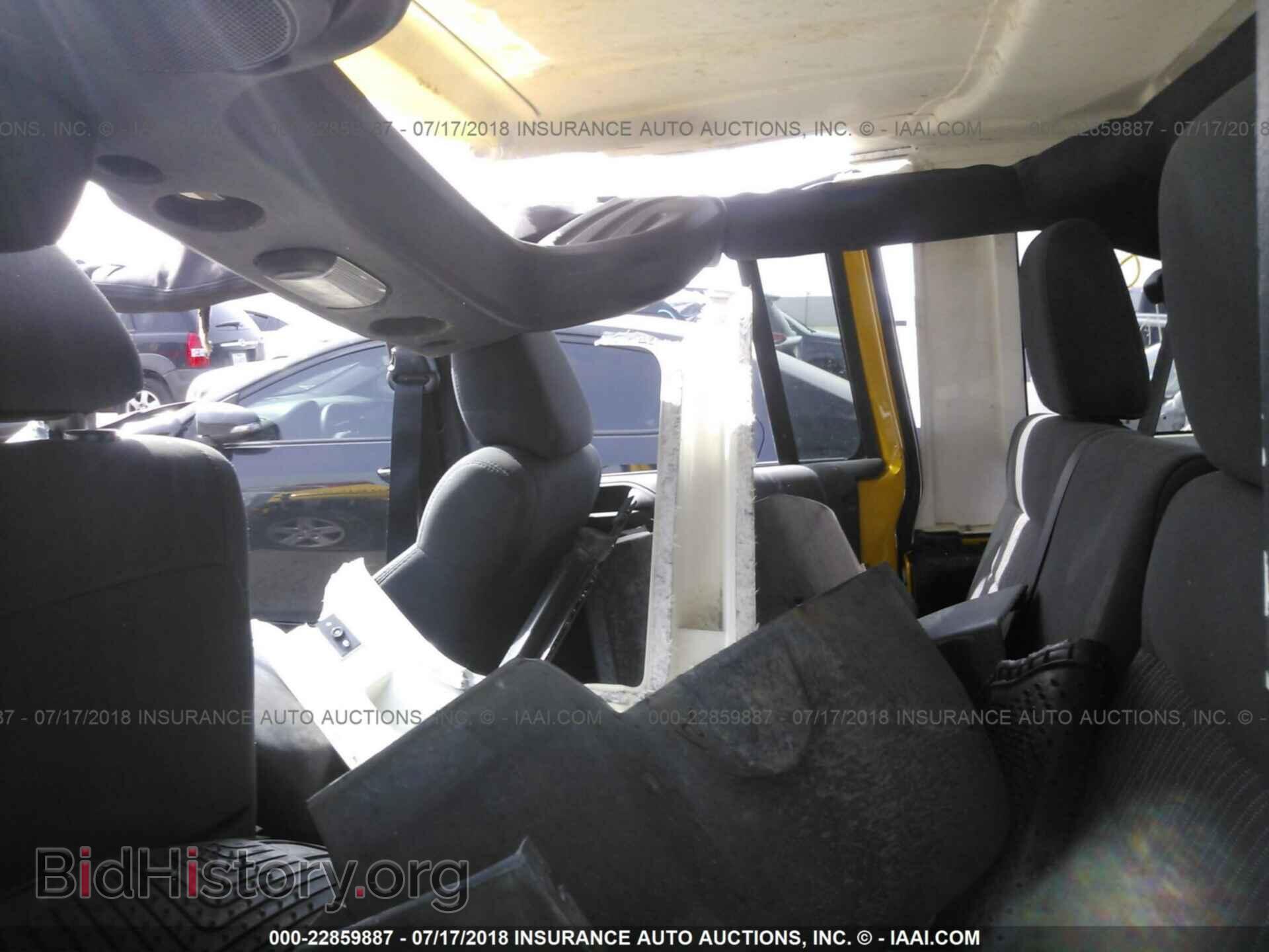 2011 Jeep Wrangler - VIN: 1J4BA6H10BL556701 - Фото 8