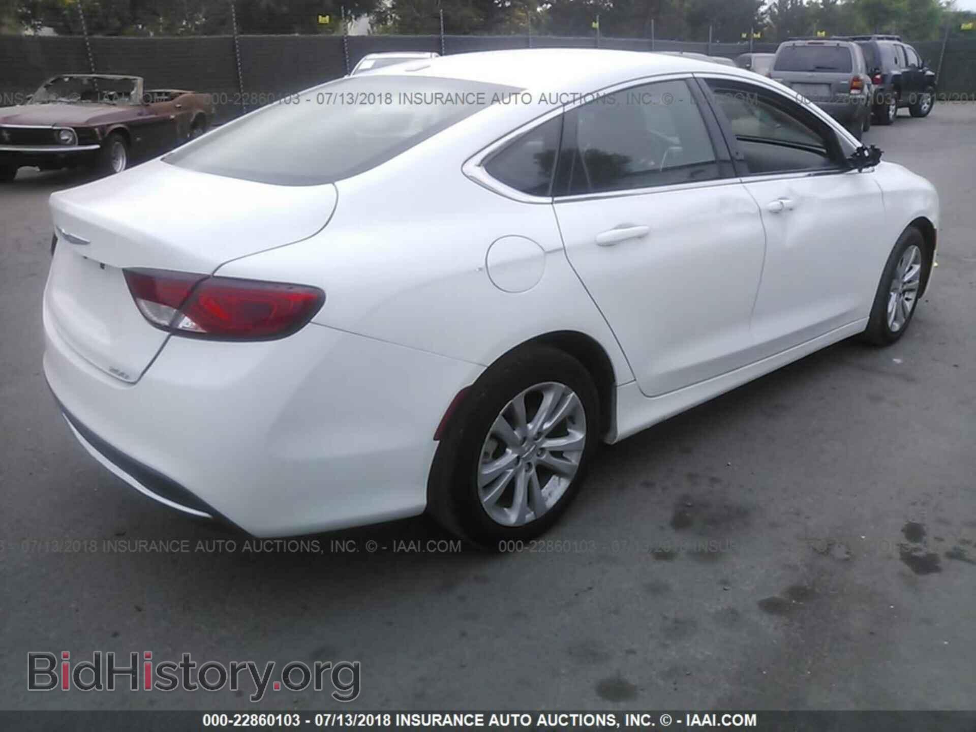 2015 Chrysler 200 - VIN: 1C3CCCAB0FN666992 - Photo 4