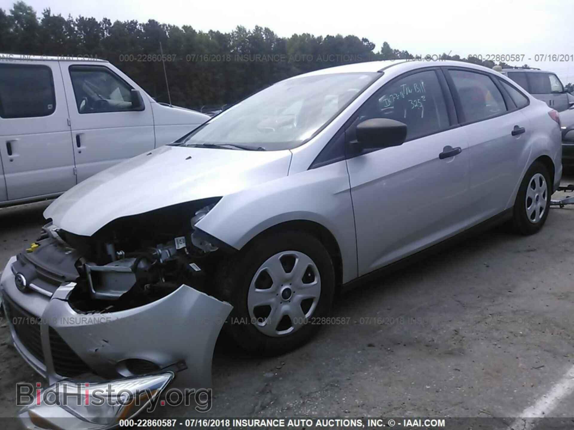 2013 Ford Focus - VIN: 1FADP3E21DL216958 - Photo 2