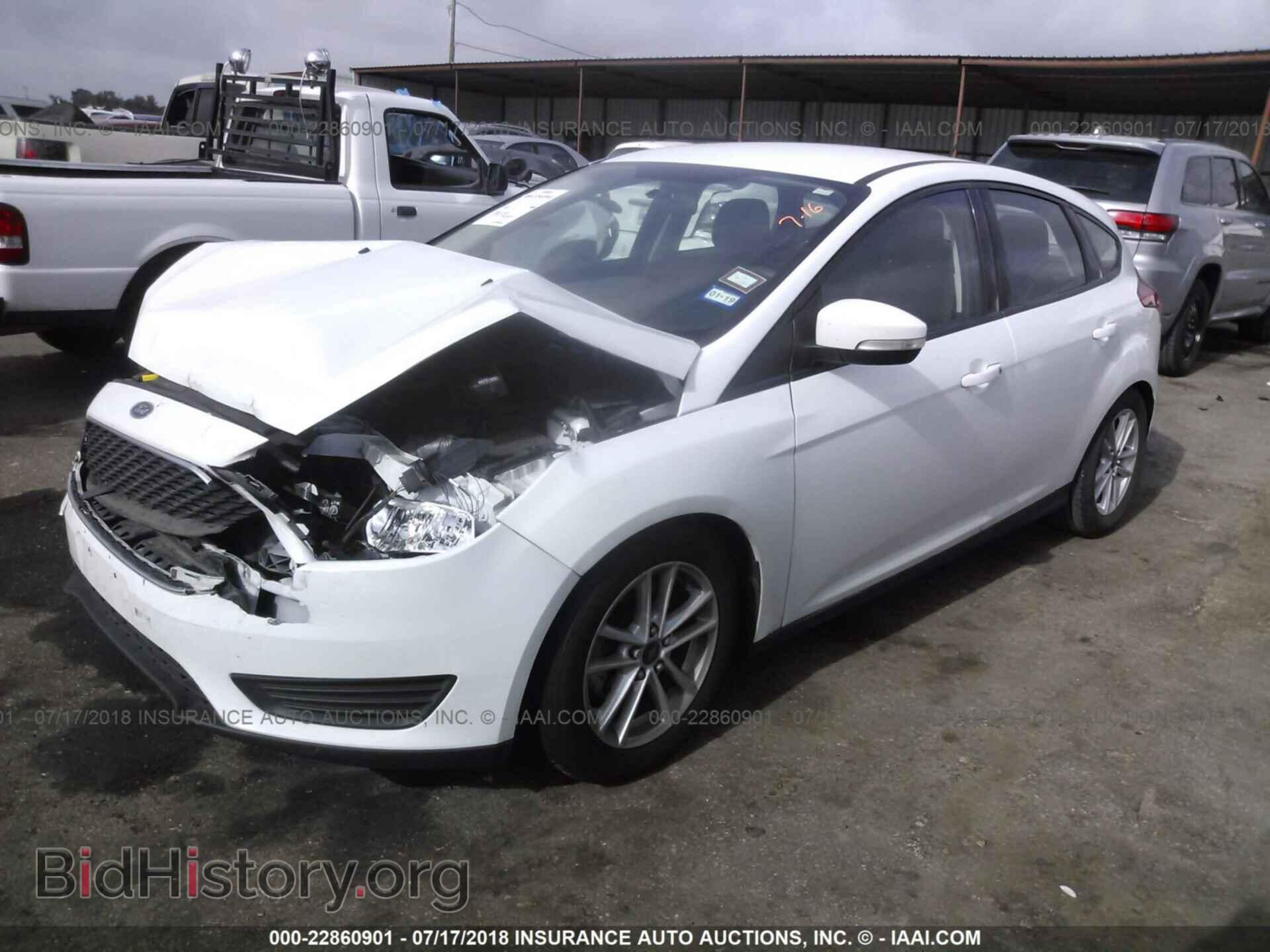 2016 Ford Focus - VIN: 1FADP3K29GL276446 - Photo 2