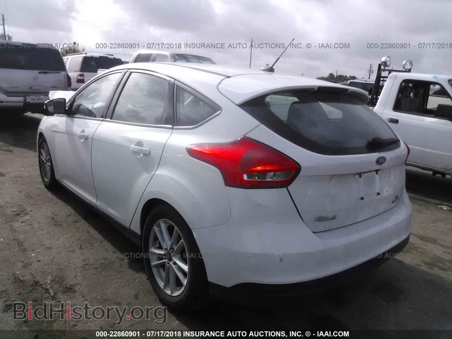 2016 Ford Focus - VIN: 1FADP3K29GL276446 - Photo 3