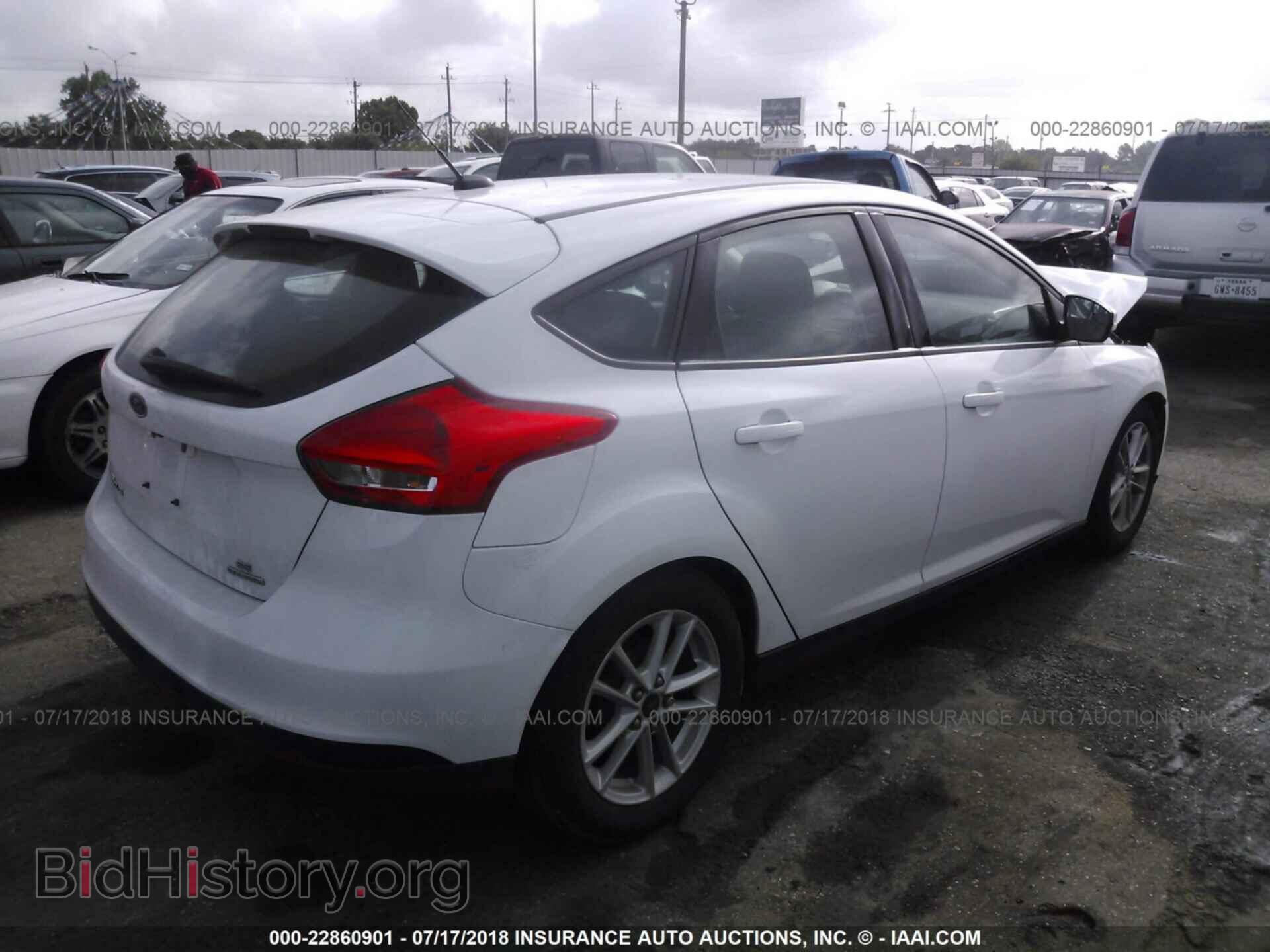 2016 Ford Focus - VIN: 1FADP3K29GL276446 - Photo 4