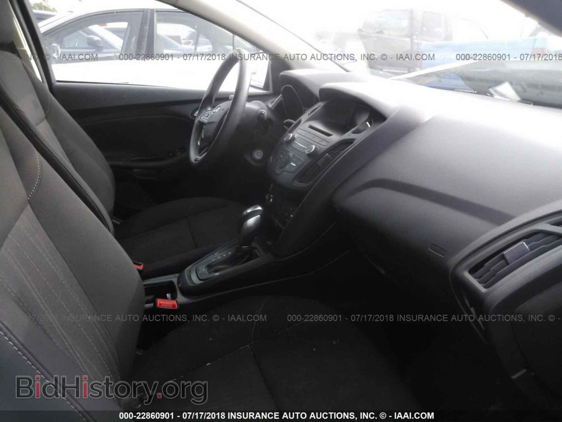 2016 Ford Focus - VIN: 1FADP3K29GL276446 - Photo 5