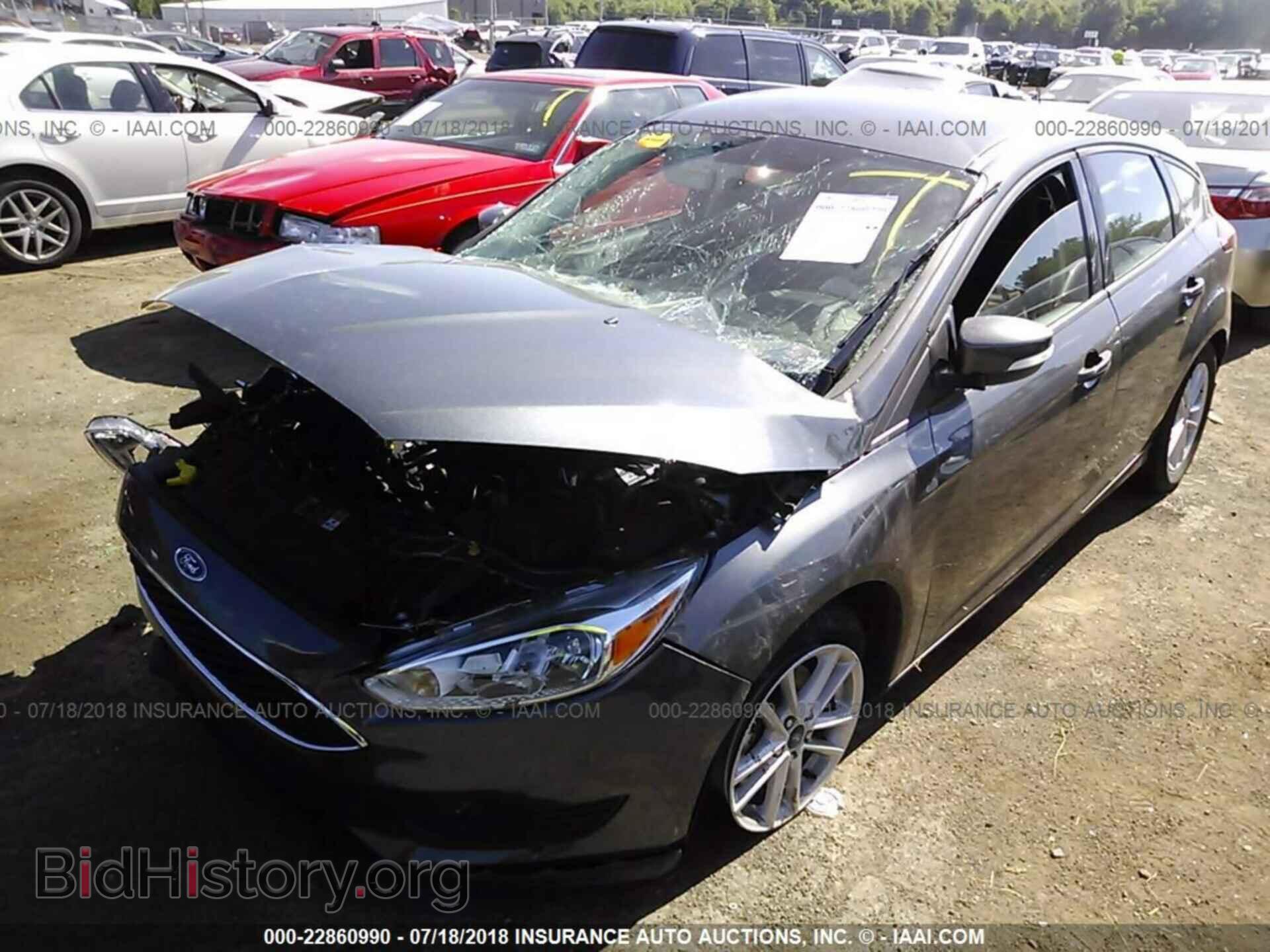 2018 Ford Focus - VIN: 1FADP3K2XJL228199 - Фото 2