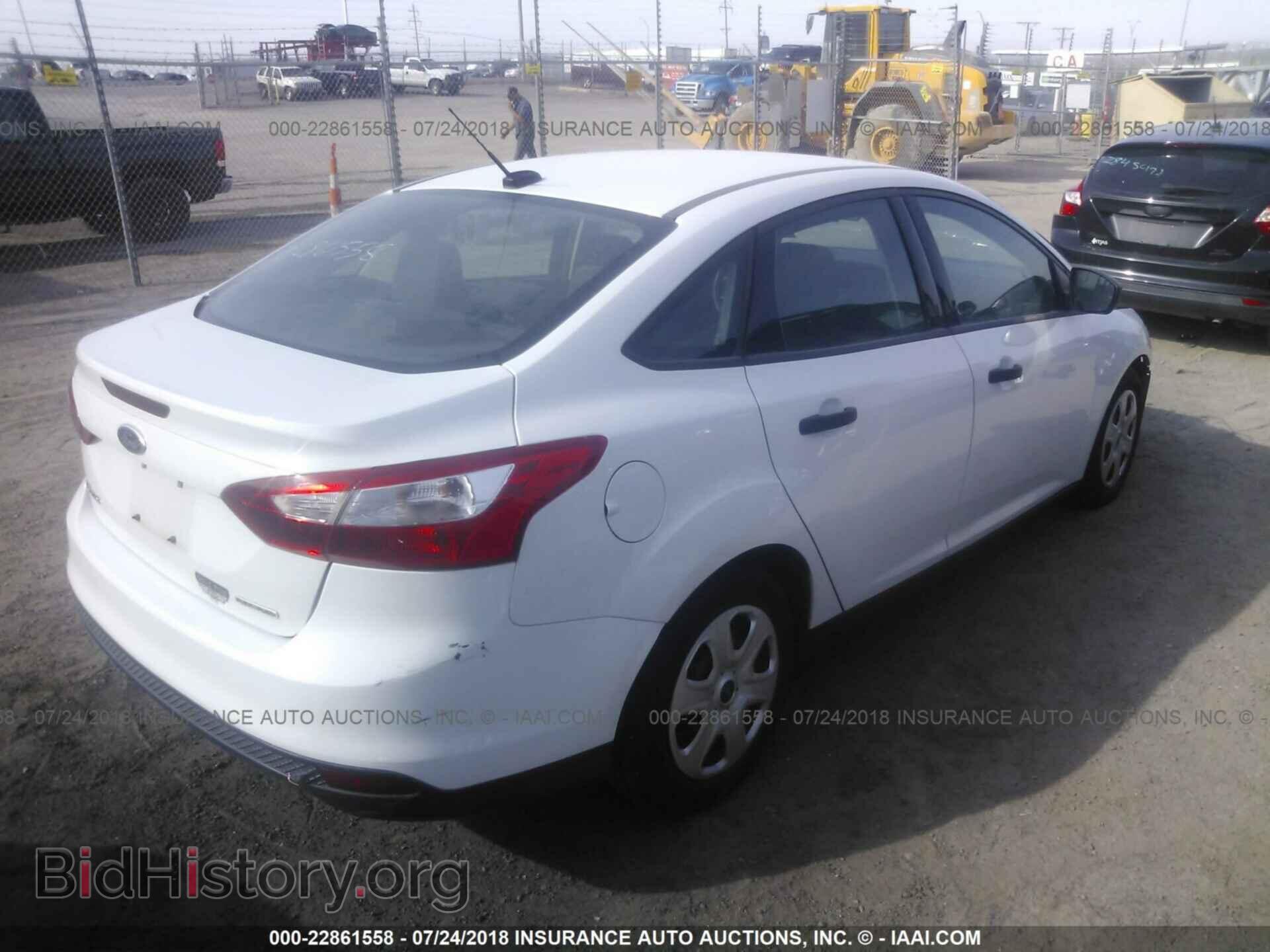 2012 Ford Focus - VIN: 1FAHP3E22CL409684 - Photo 4