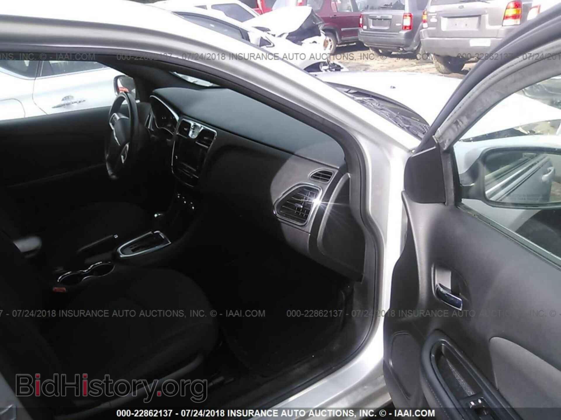 2011 Chrysler 200 - VIN: 1C3BC1FB2BN617800 - Фото 5
