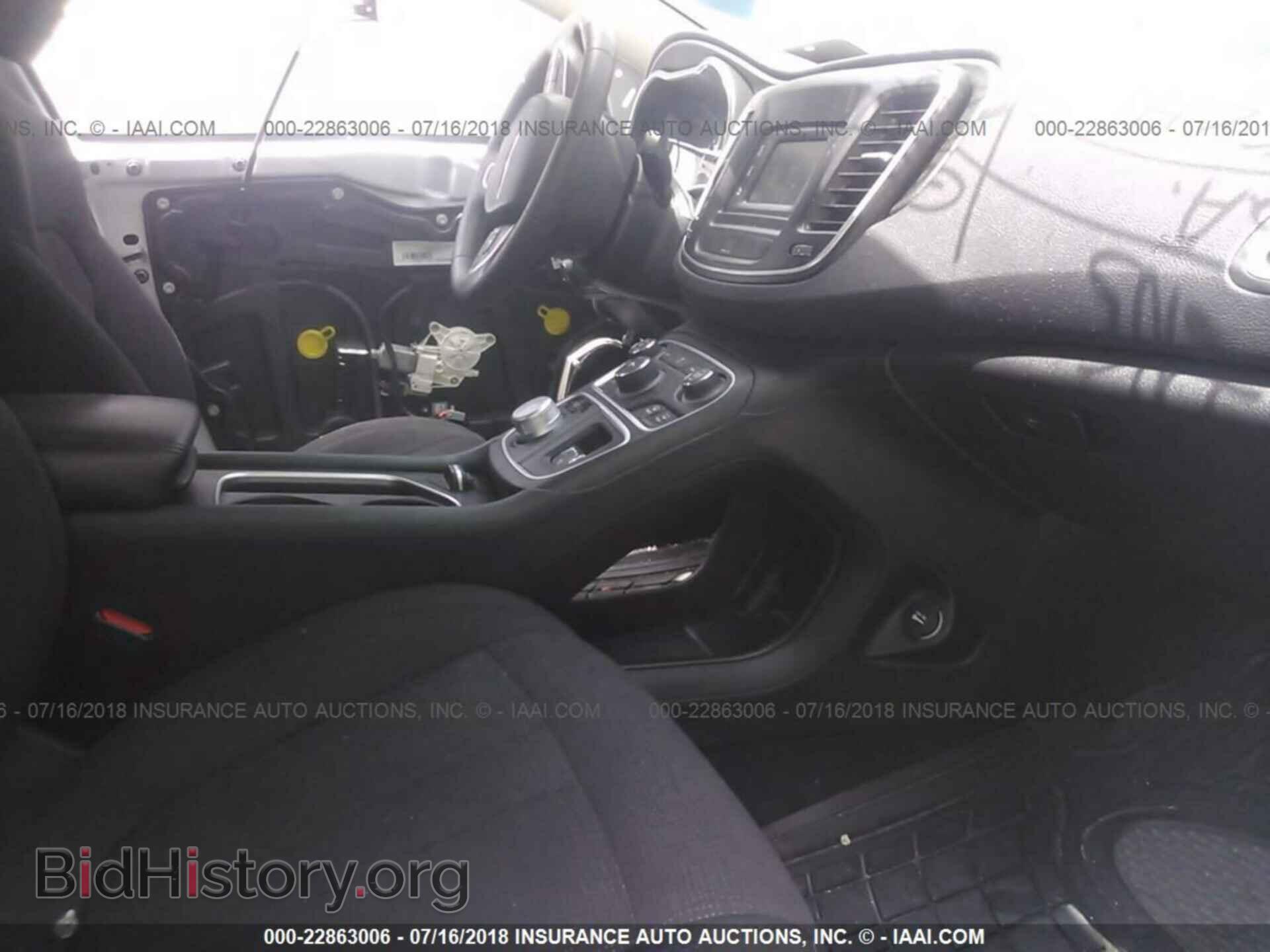 2016 Chrysler 200 - VIN: 1C3CCCAB0GN113342 - Photo 5