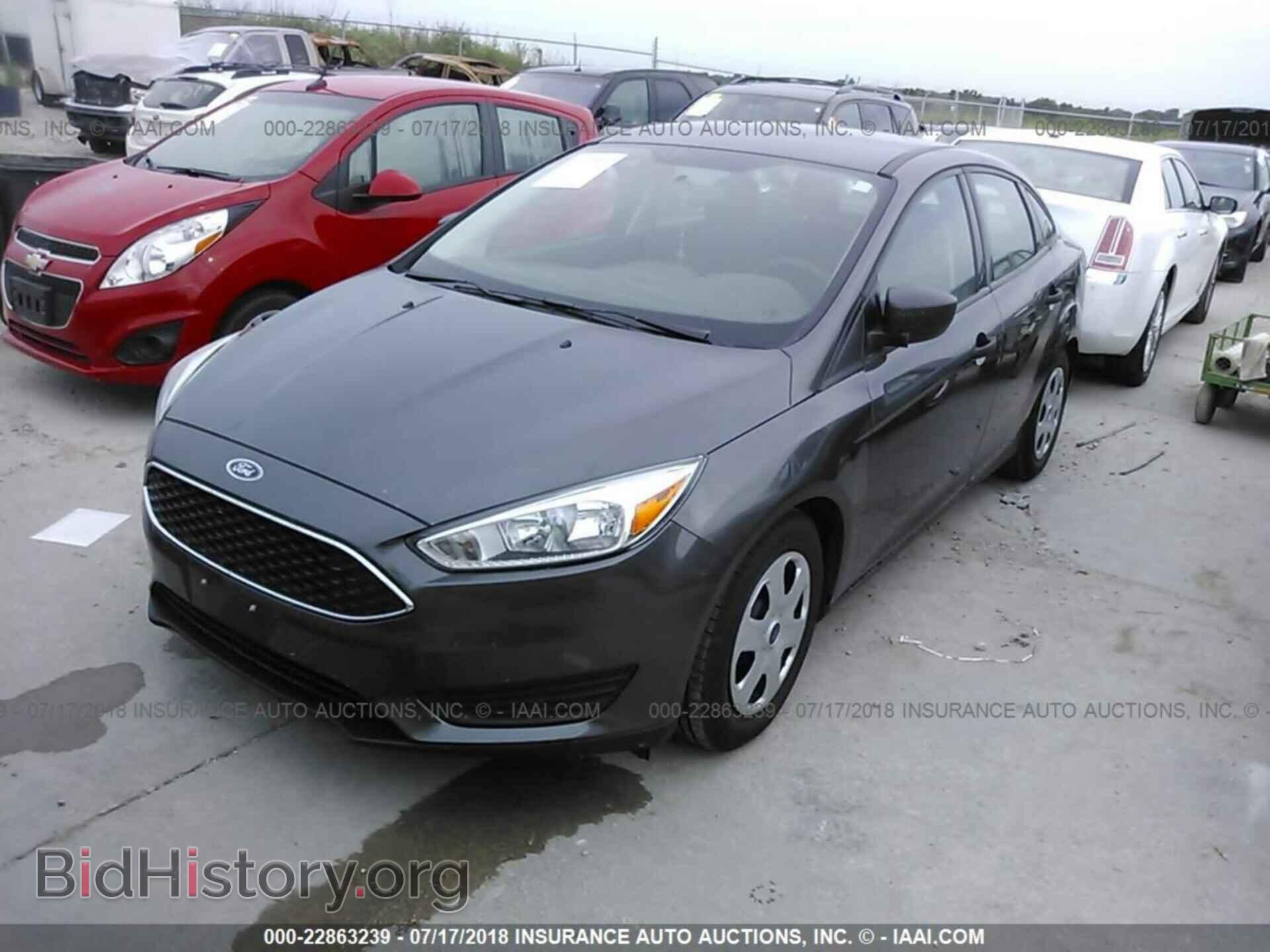 2016 Ford Focus - VIN: 1FADP3E25GL215946 - Photo 2