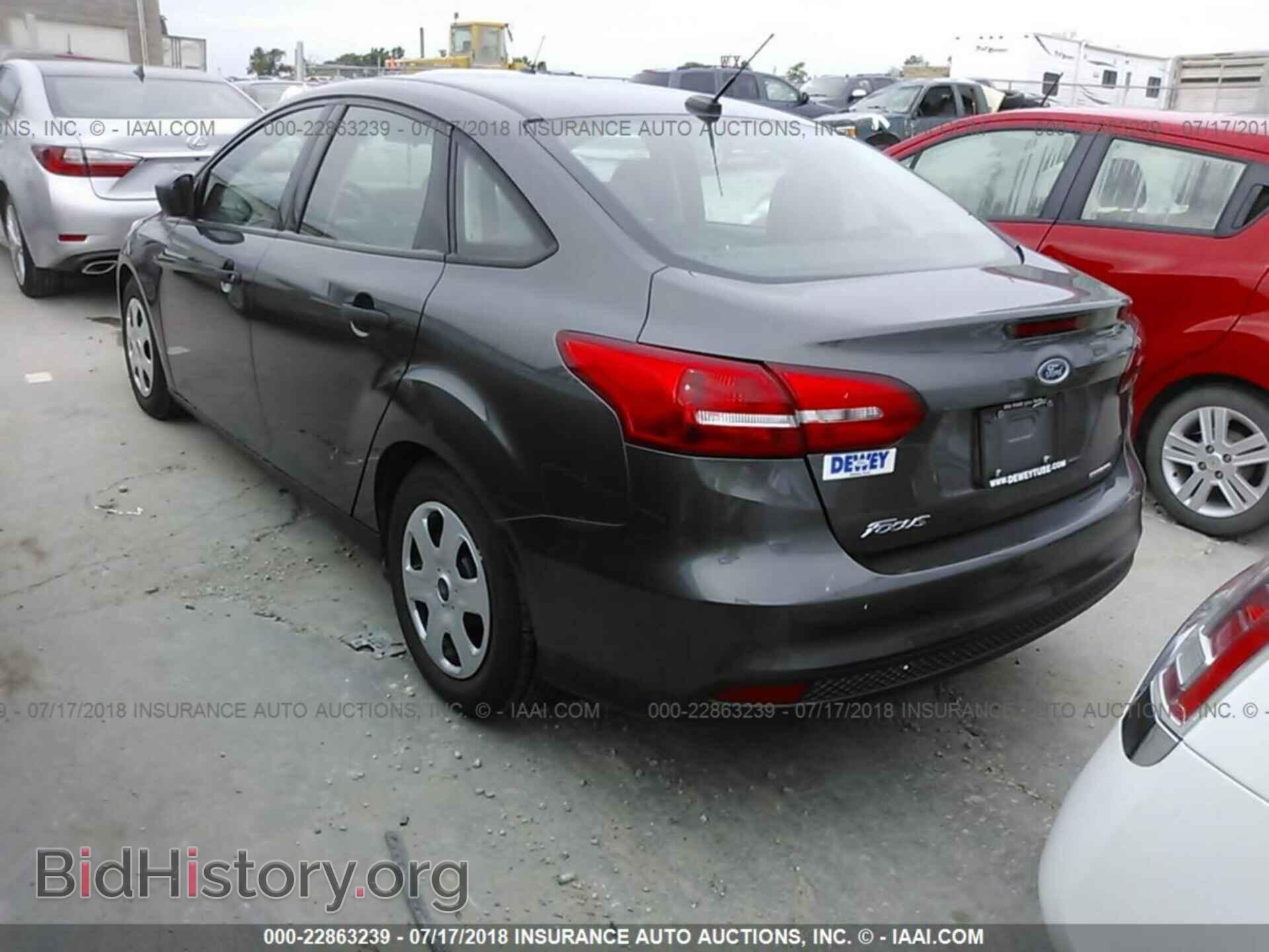 2016 Ford Focus - VIN: 1FADP3E25GL215946 - Photo 3