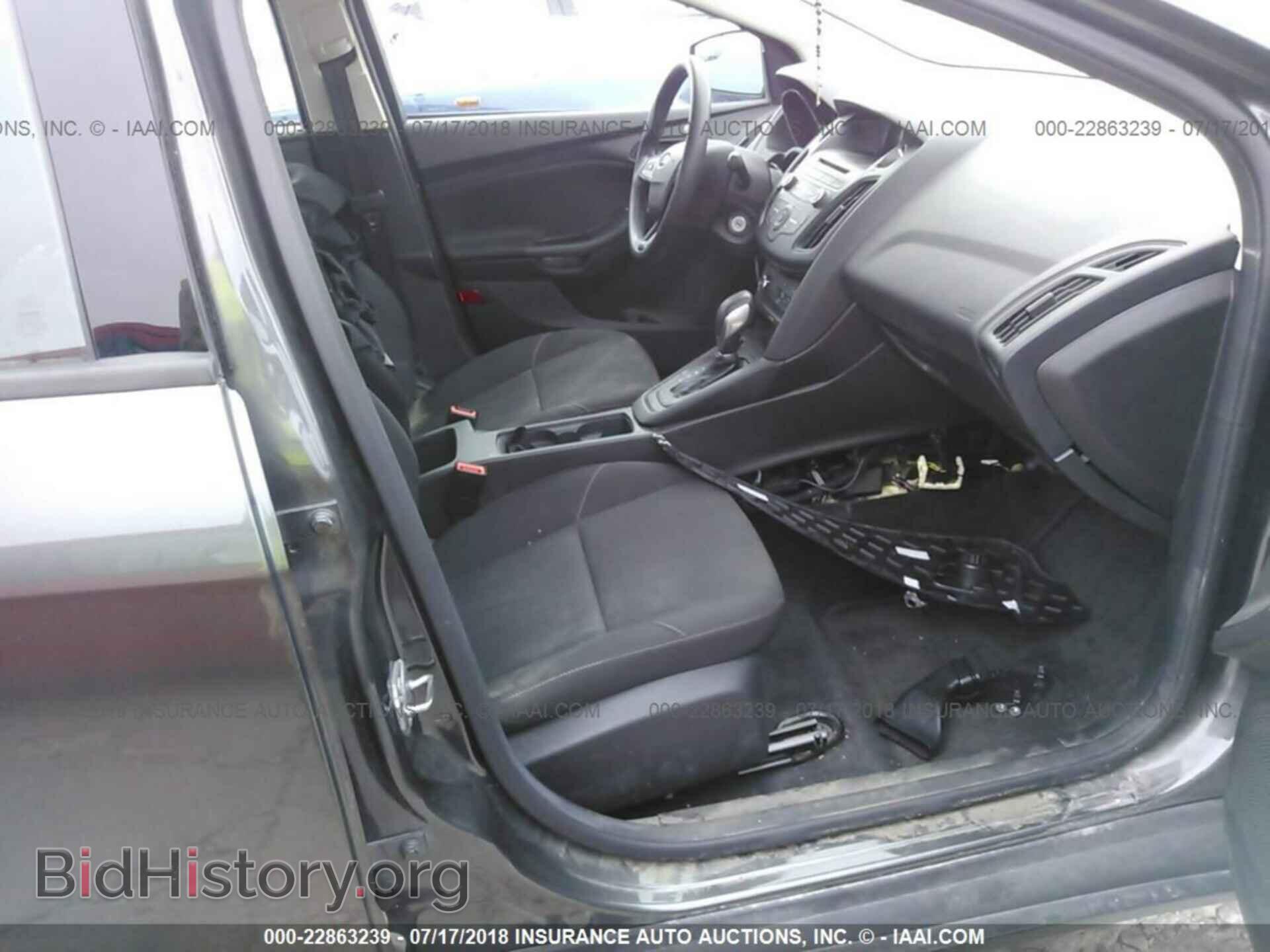 2016 Ford Focus - VIN: 1FADP3E25GL215946 - Photo 5