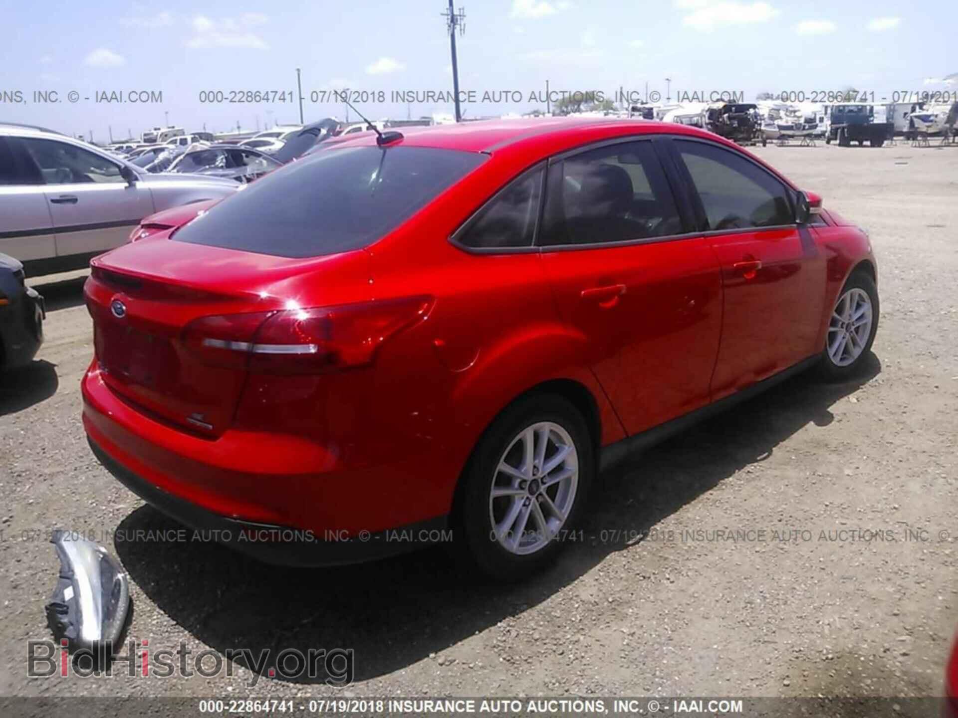2015 Ford Focus - VIN: 1FADP3F21FL240422 - Photo 4