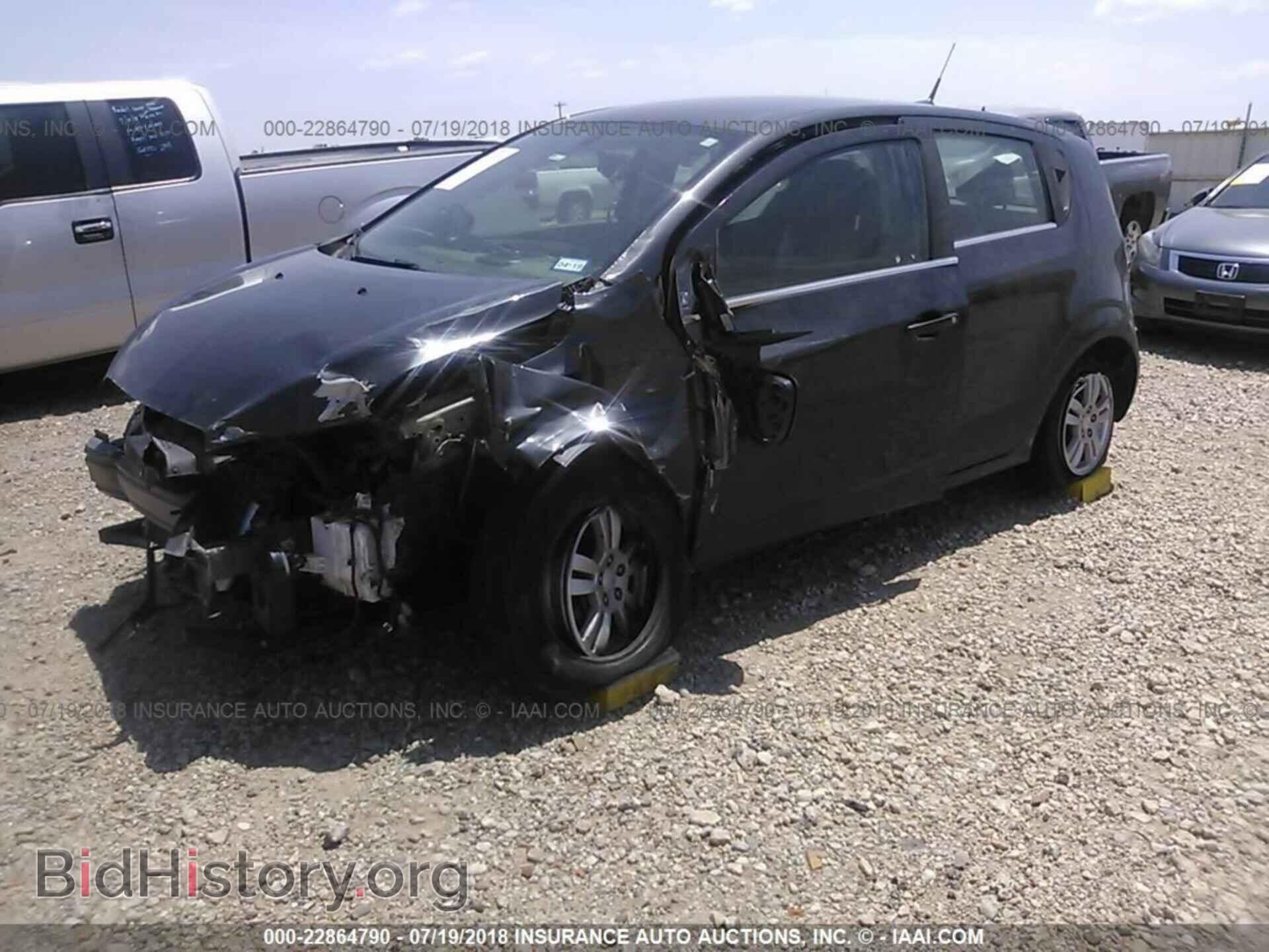 2014 Chevrolet Sonic - VIN: 1G1JC6SH7E4220536 - Фото 2