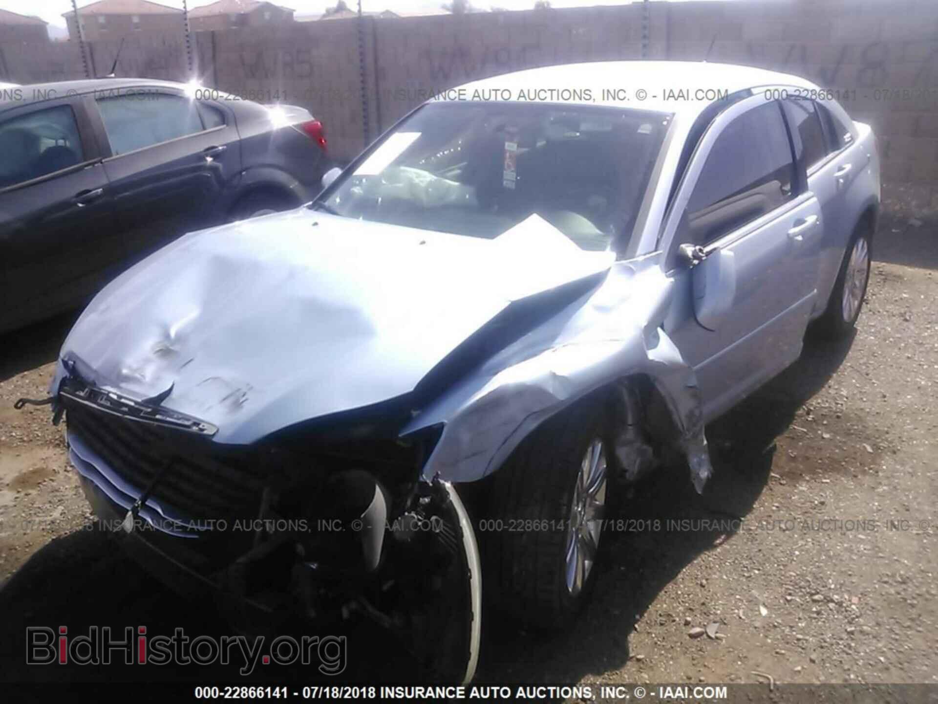 2013 Chrysler 200 - VIN: 1C3CCBBB3DN589881 - Photo 2