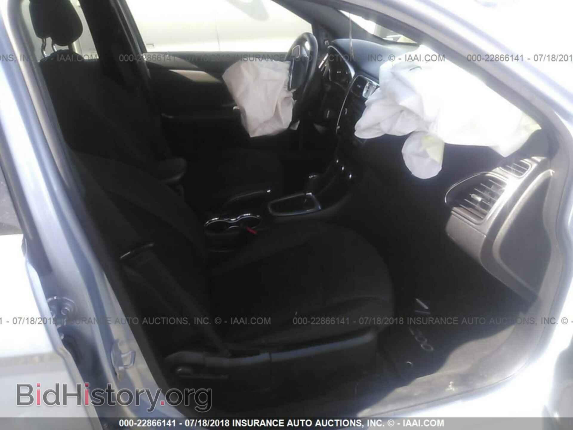 2013 Chrysler 200 - VIN: 1C3CCBBB3DN589881 - Photo 5
