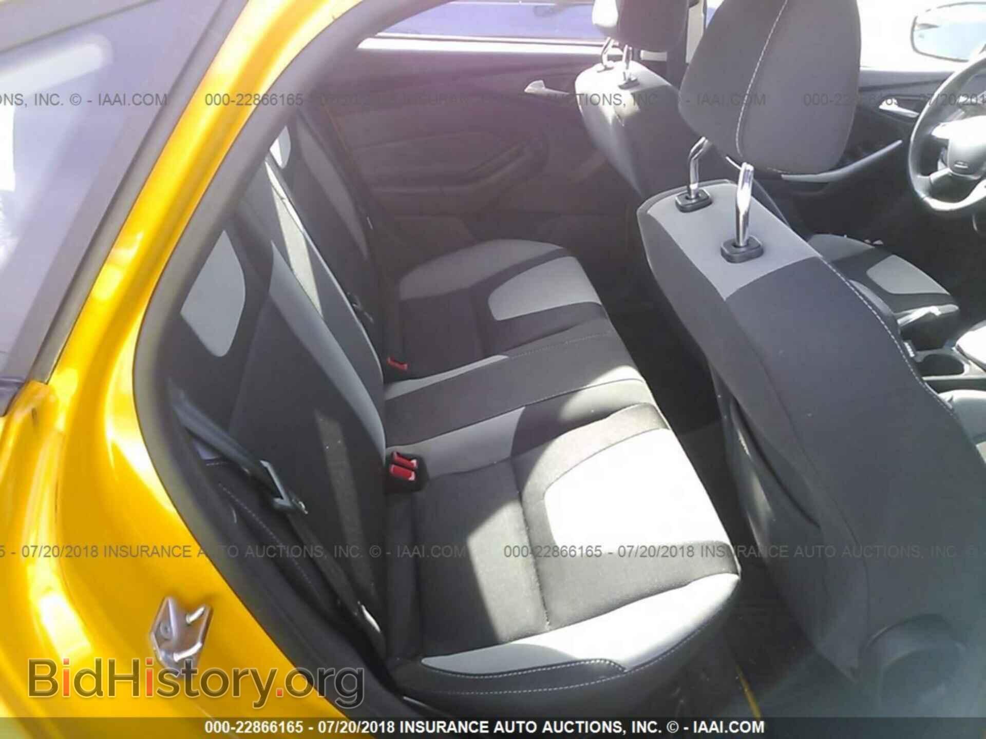 2012 Ford Focus - VIN: 1FAHP3F21CL285695 - Photo 8