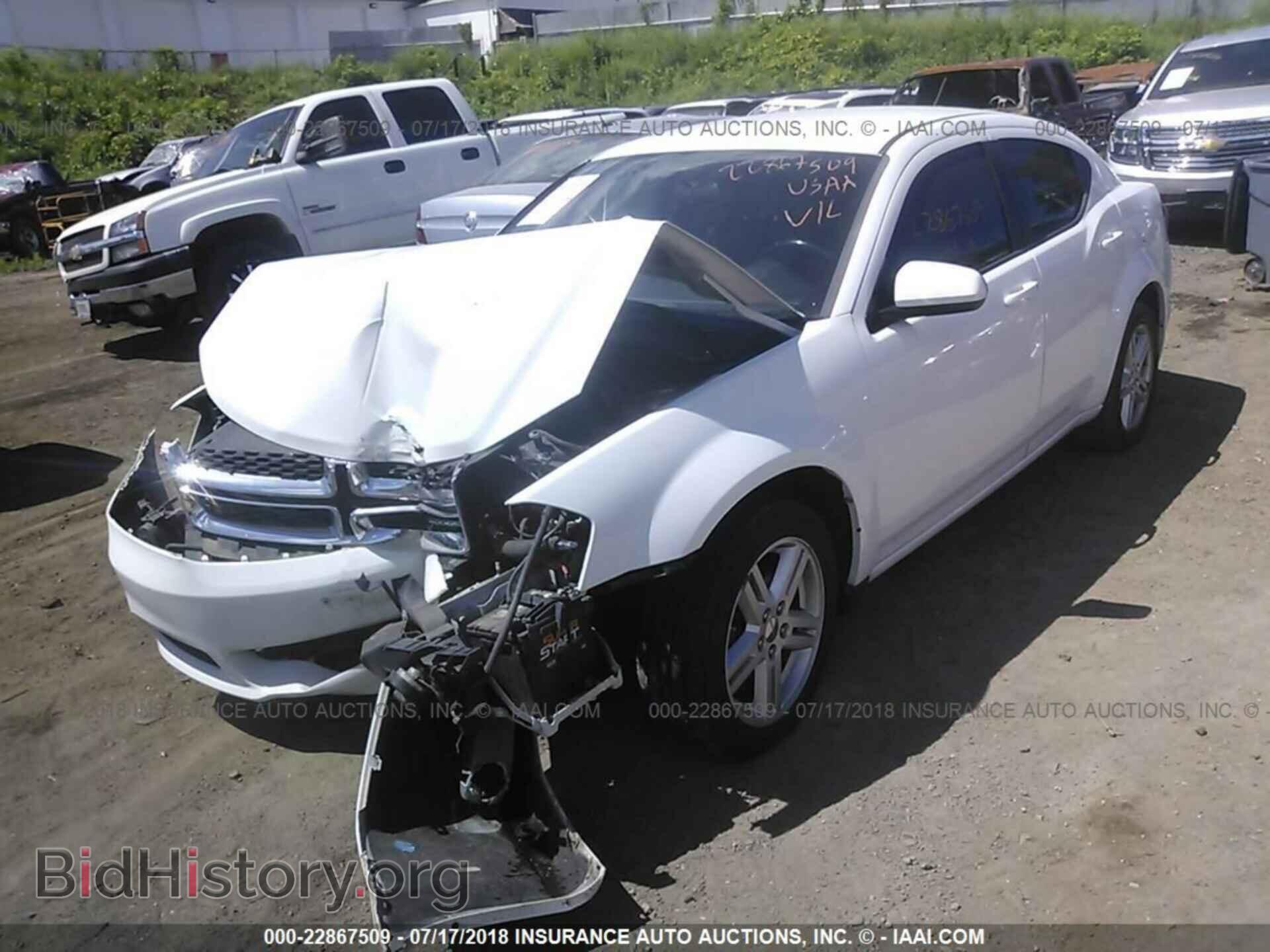 2011 Dodge Avenger - VIN: 1B3BD1FB8BN555832 - Фото 2